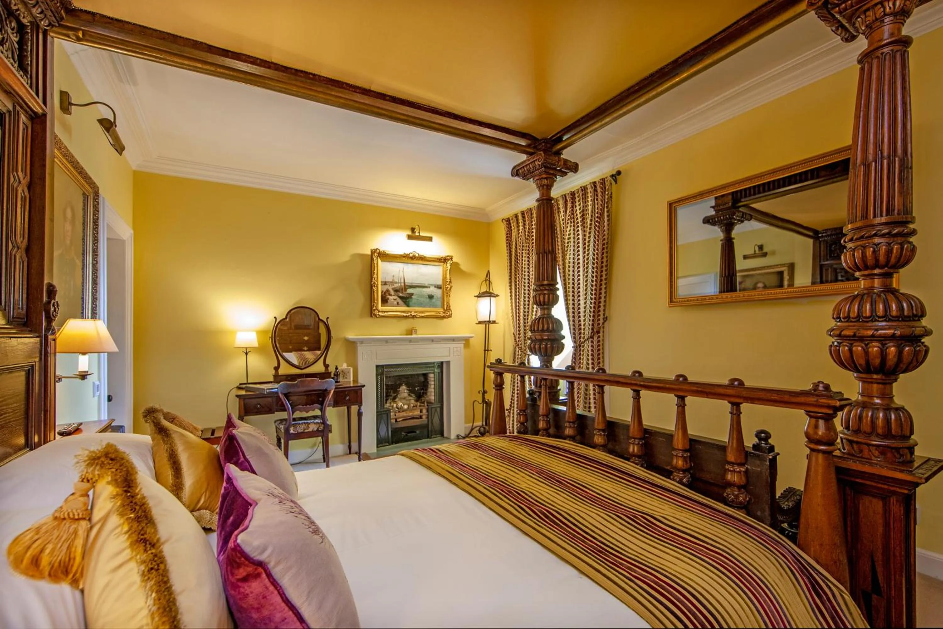 Bed in Barcaldine Castle