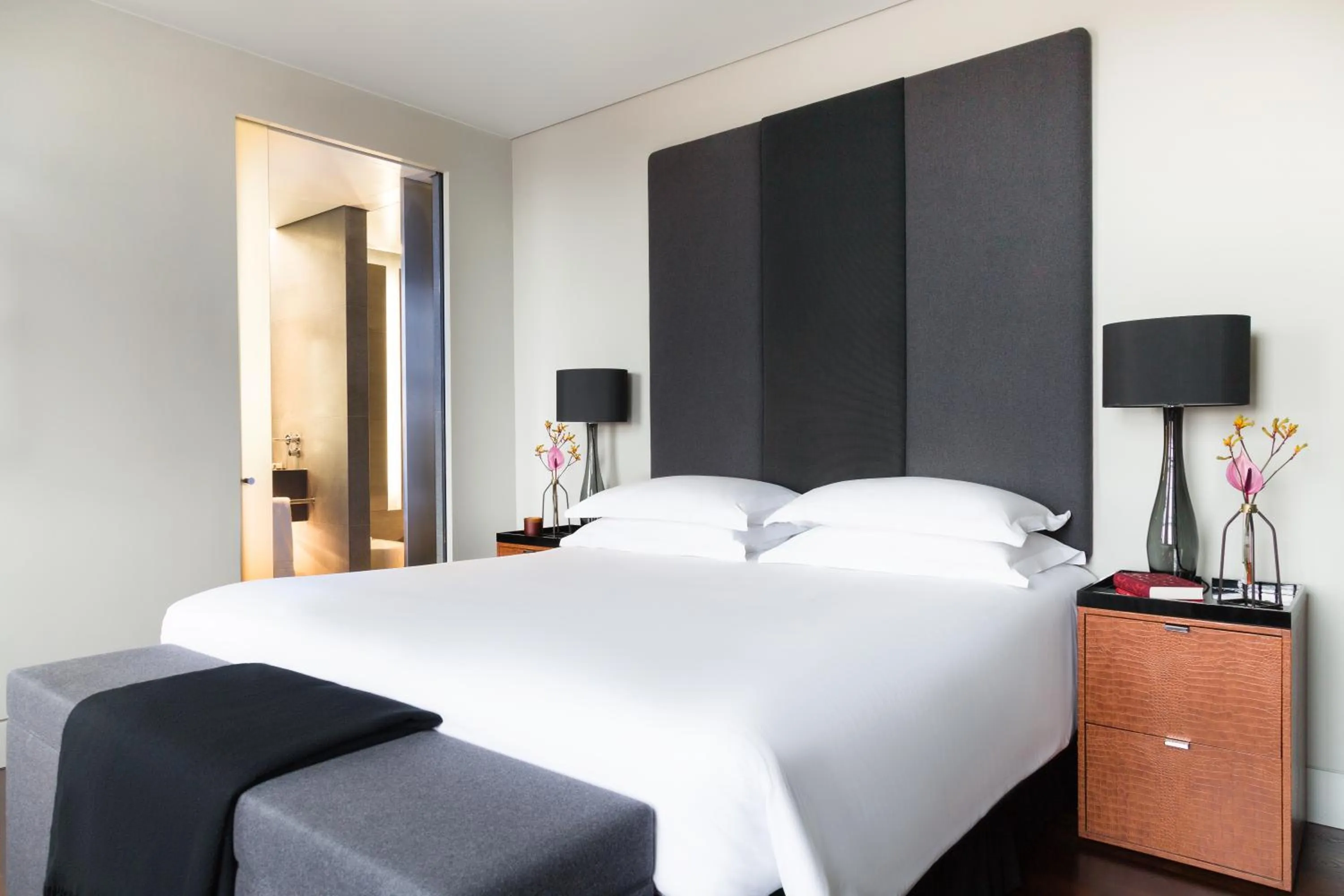 Bedroom, Bed in Grosvenor House Suites