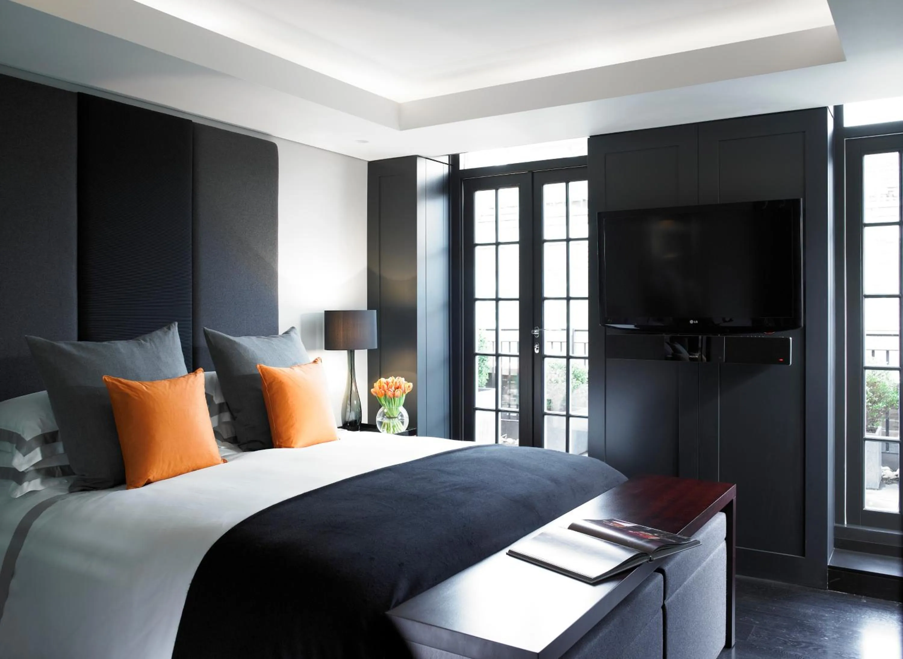 Bed in Grosvenor House Suites