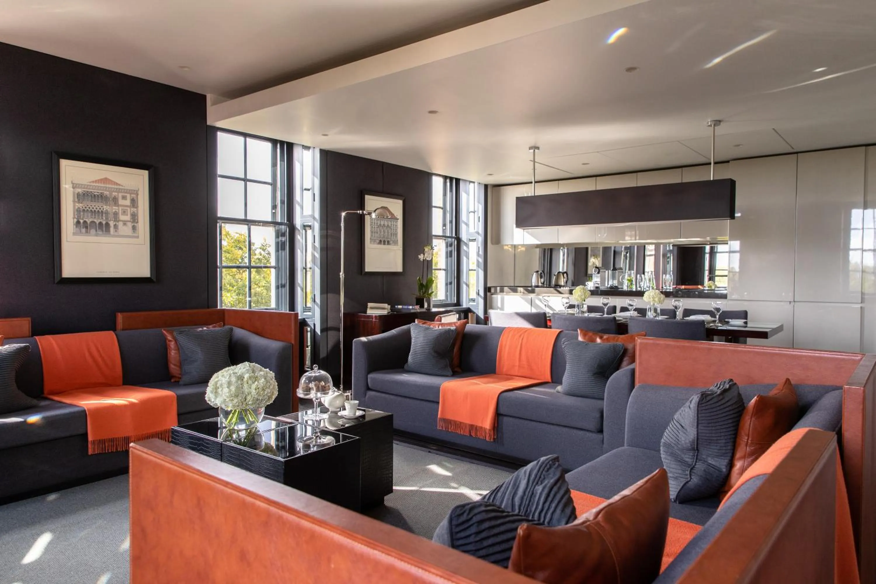 Kitchen or kitchenette in Grosvenor House Suites