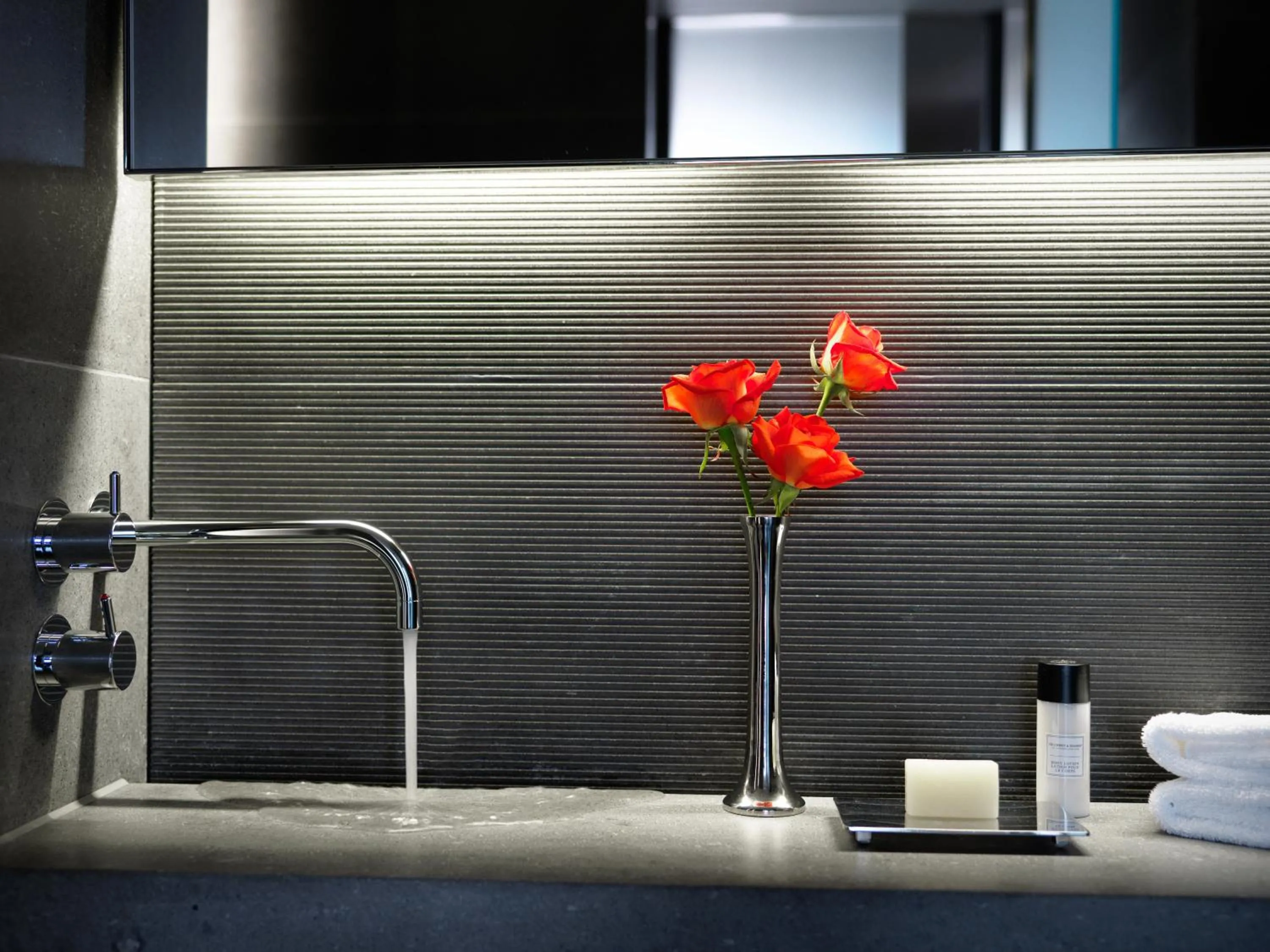 Bathroom in Grosvenor House Suites
