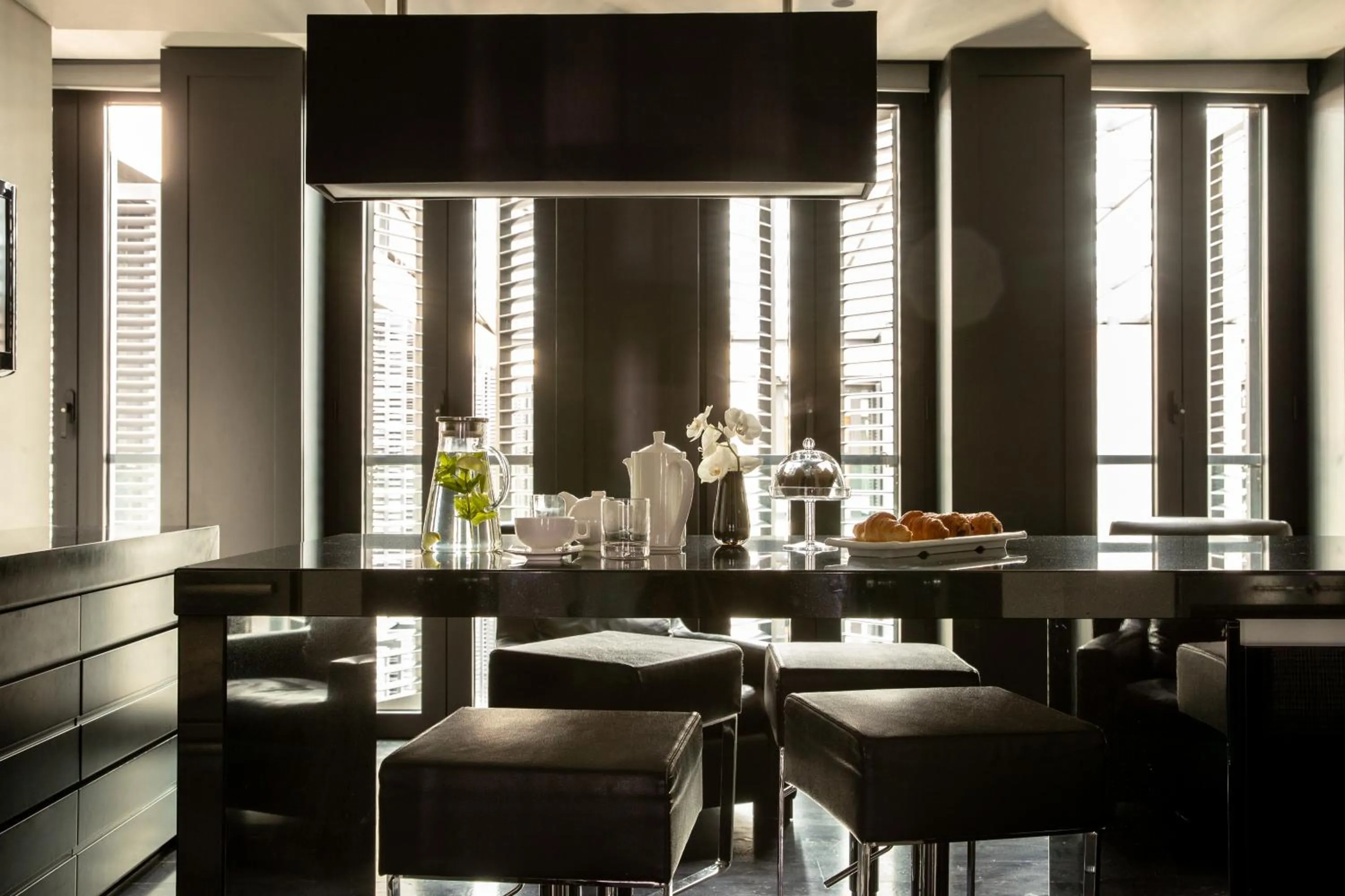 Kitchen or kitchenette in Grosvenor House Suites