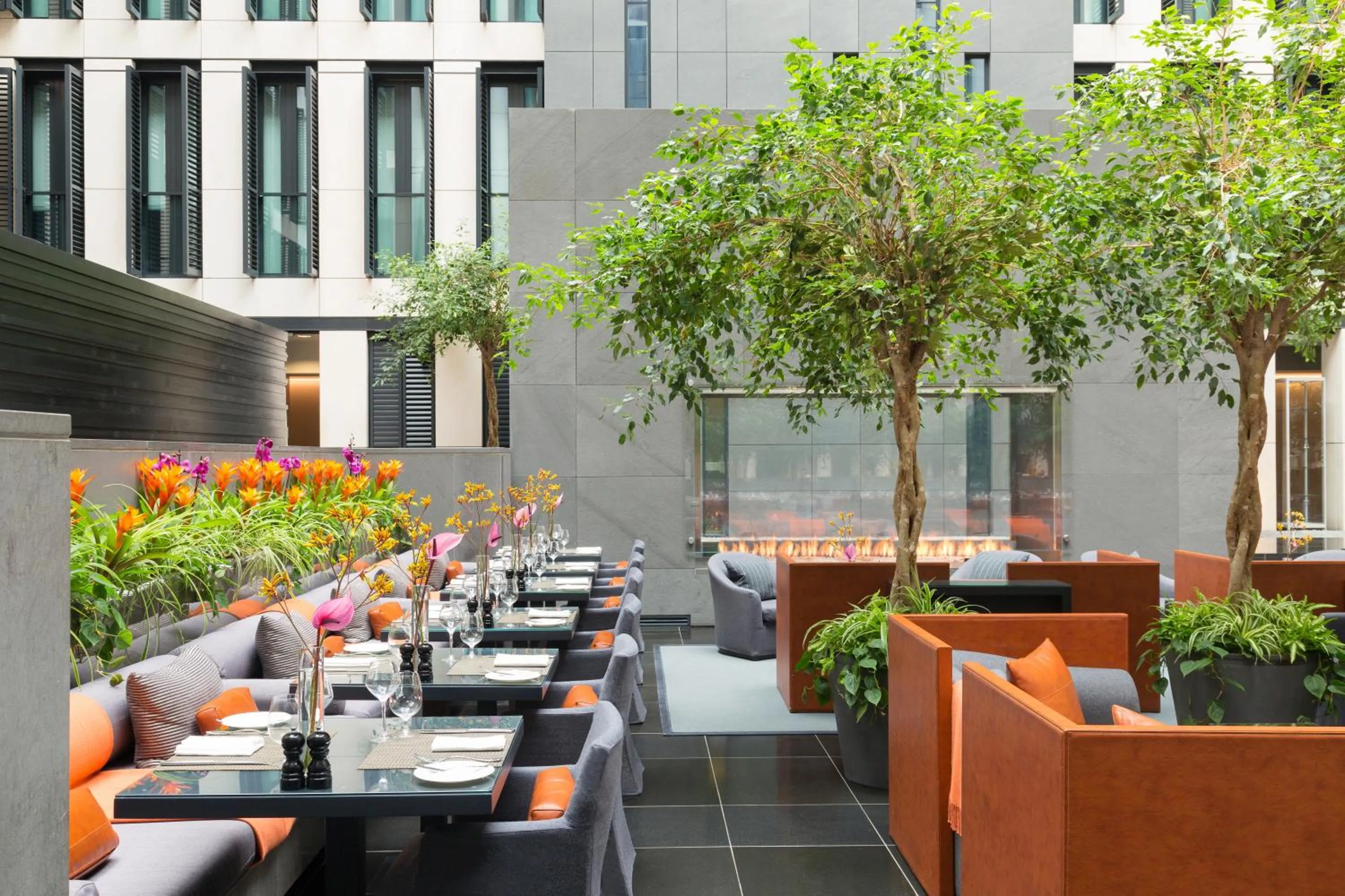 Restaurant/places to eat in Grosvenor House Suites