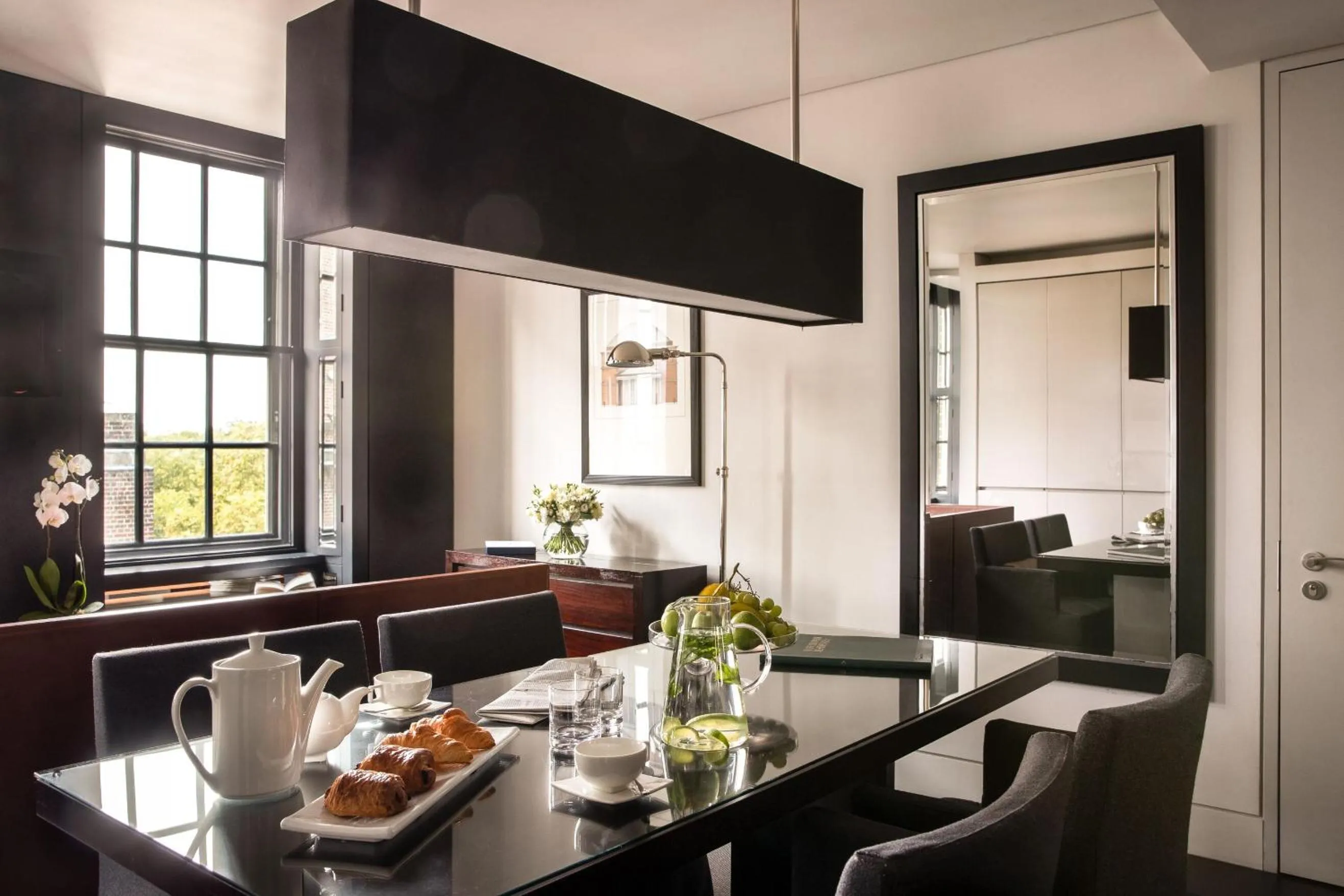 Dining area in Grosvenor House Suites