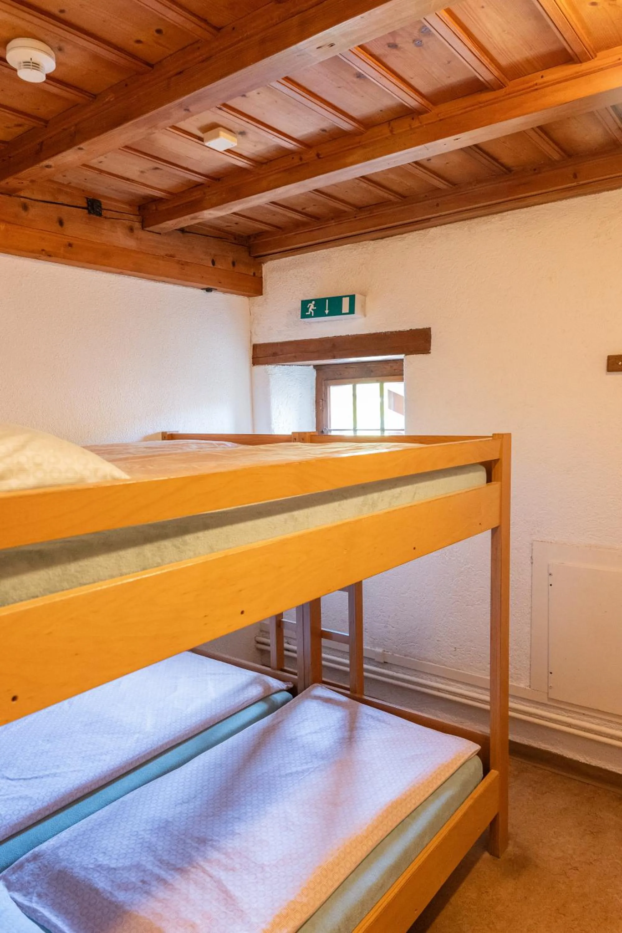 Bedroom, Bed in Brugg Youth Hostel