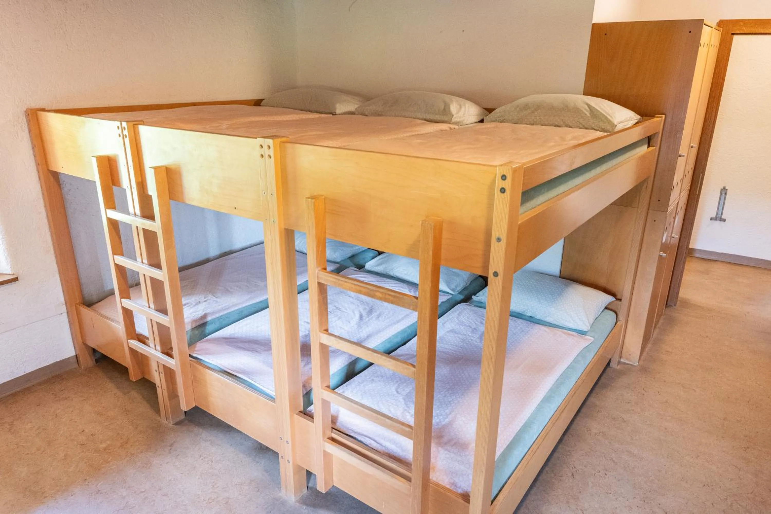 Bedroom, Bed in Brugg Youth Hostel