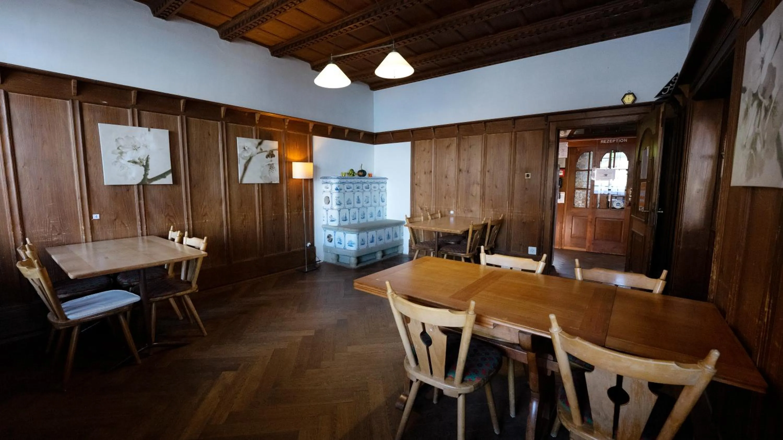 Restaurant/places to eat in Leissigen Youth Hostel