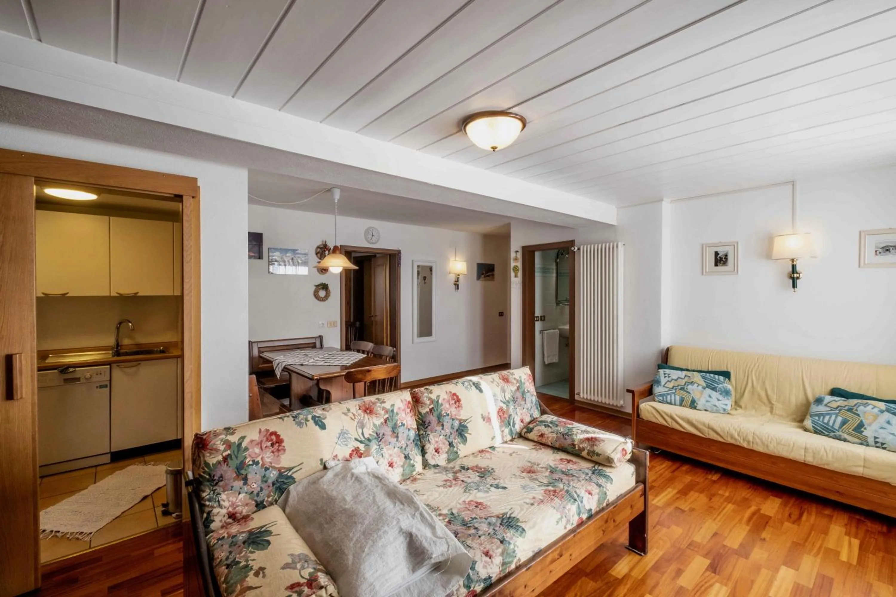 Living room, Bed in Residence Salvan