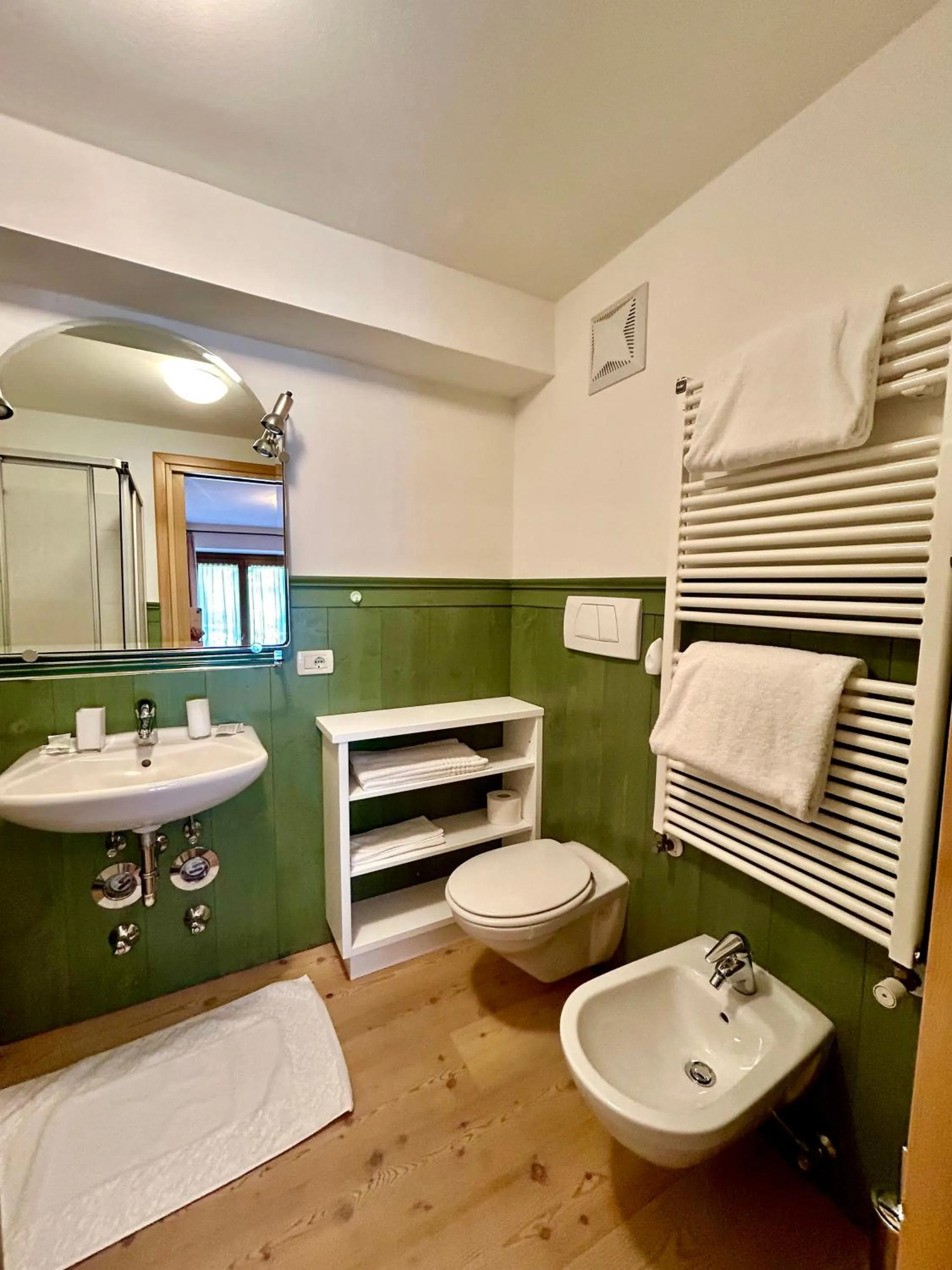 Shower in Residence Salvan