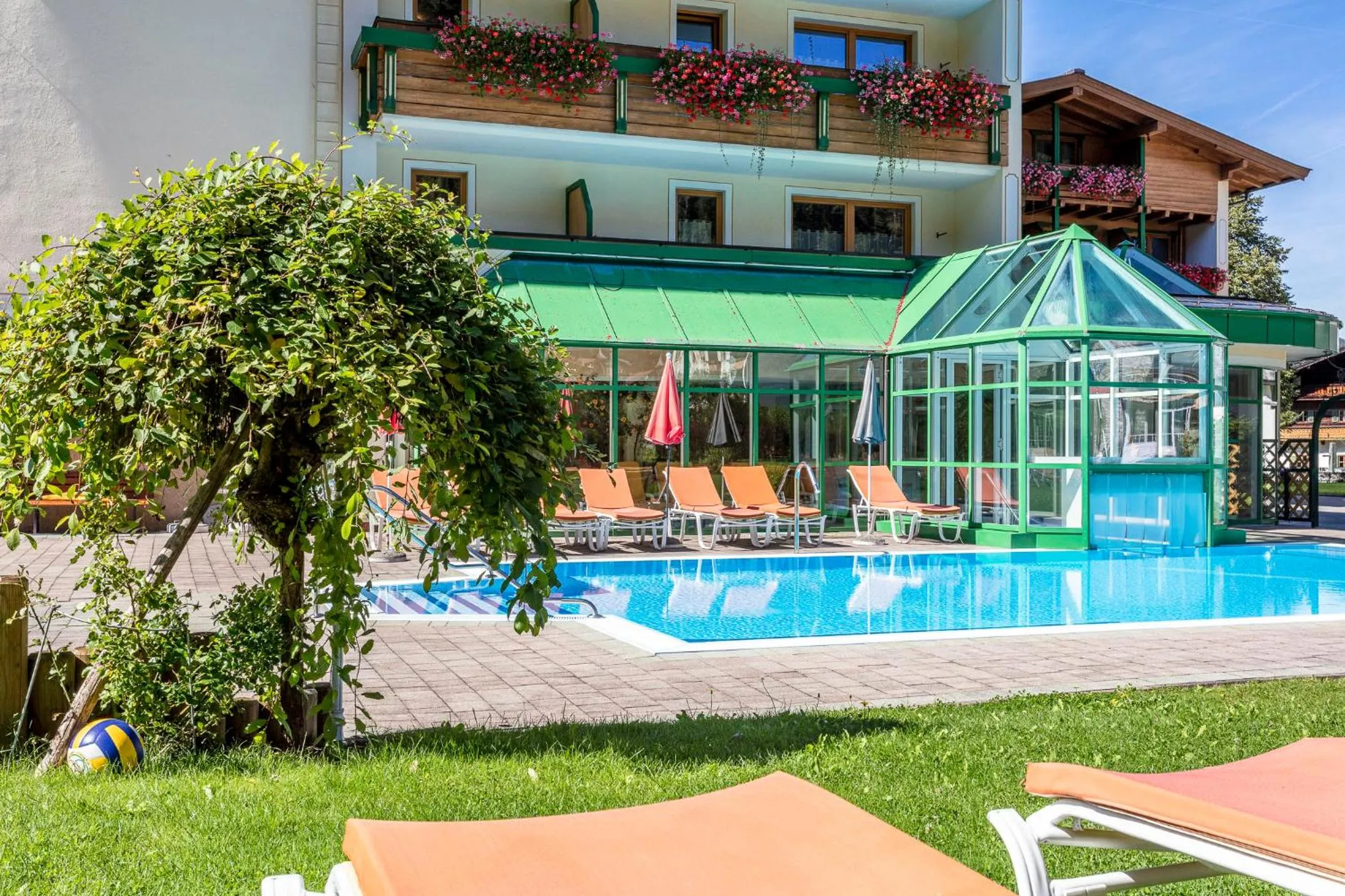 Swimming pool in Unser Berghof