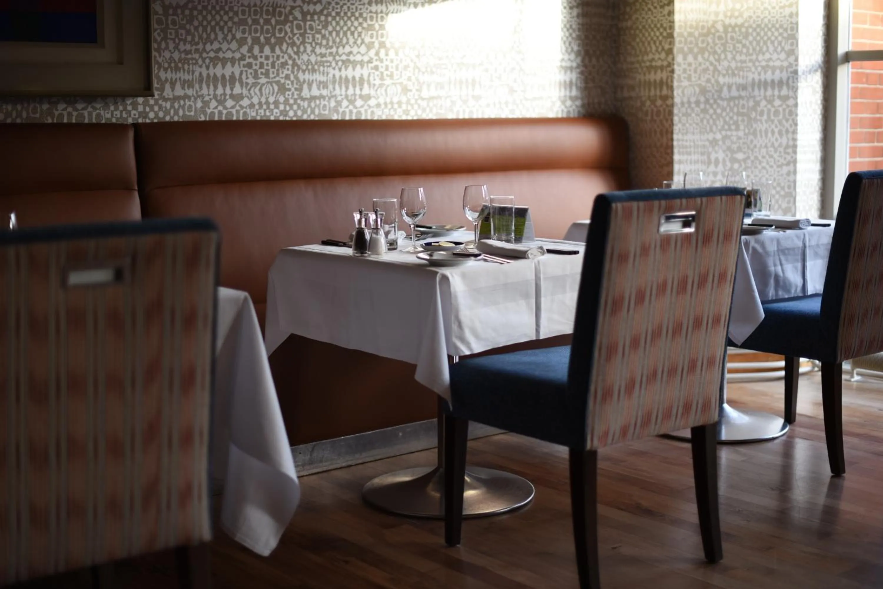 Restaurant/places to eat in Hart's Hotel