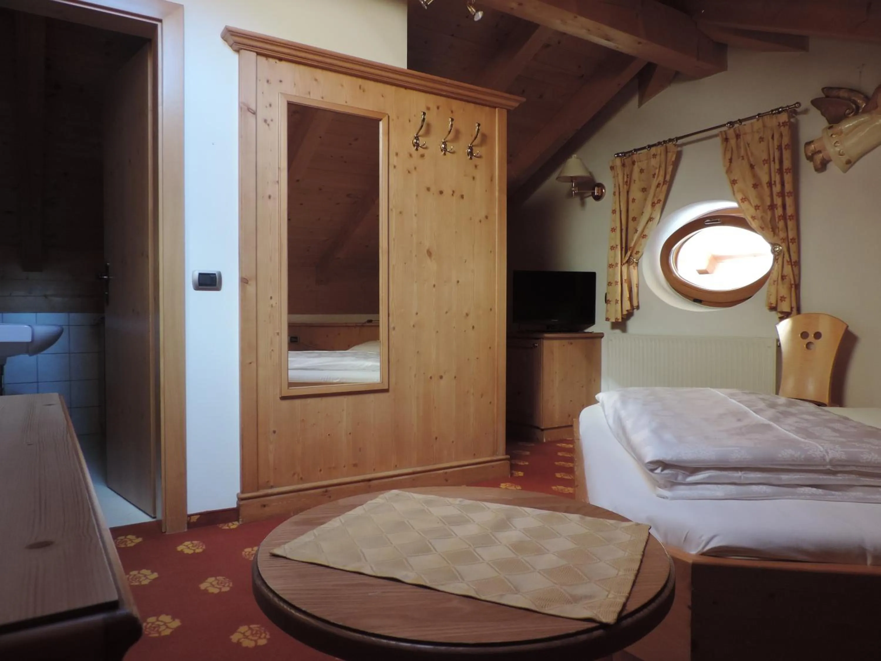 Decorative detail, Bed in Hotel Flora