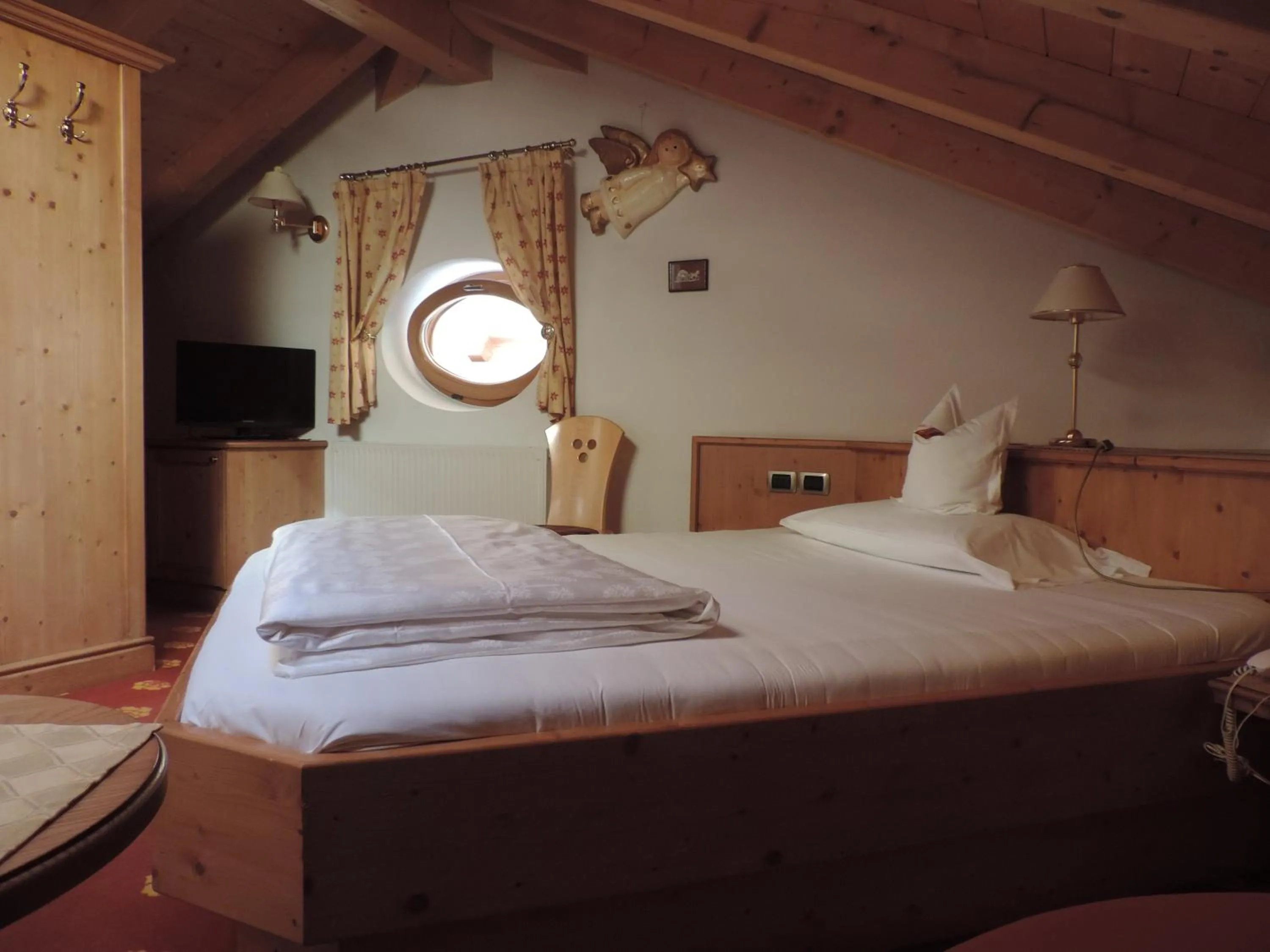 Decorative detail, Bed in Hotel Flora