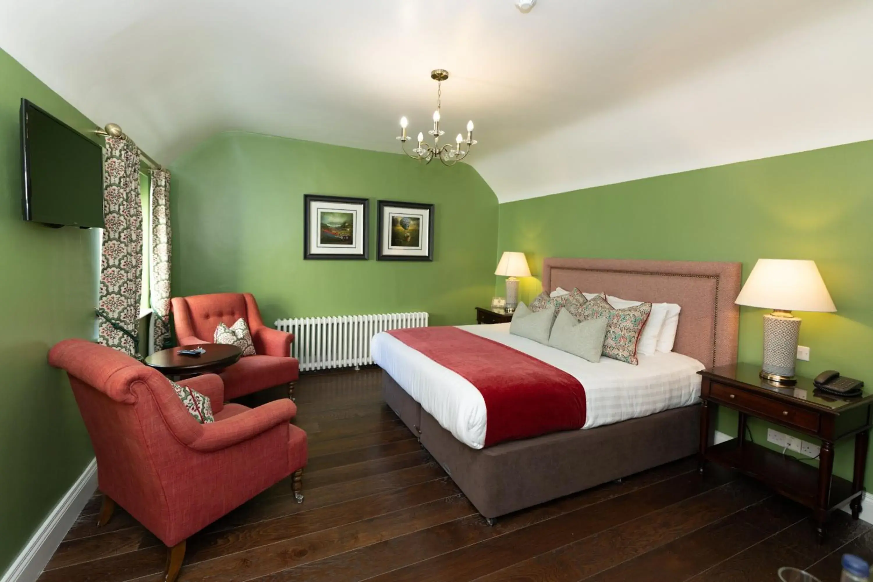 Deluxe Queen Suite in Millbrook Lodge Deluxe Queen Suite in Millbrook Lodge