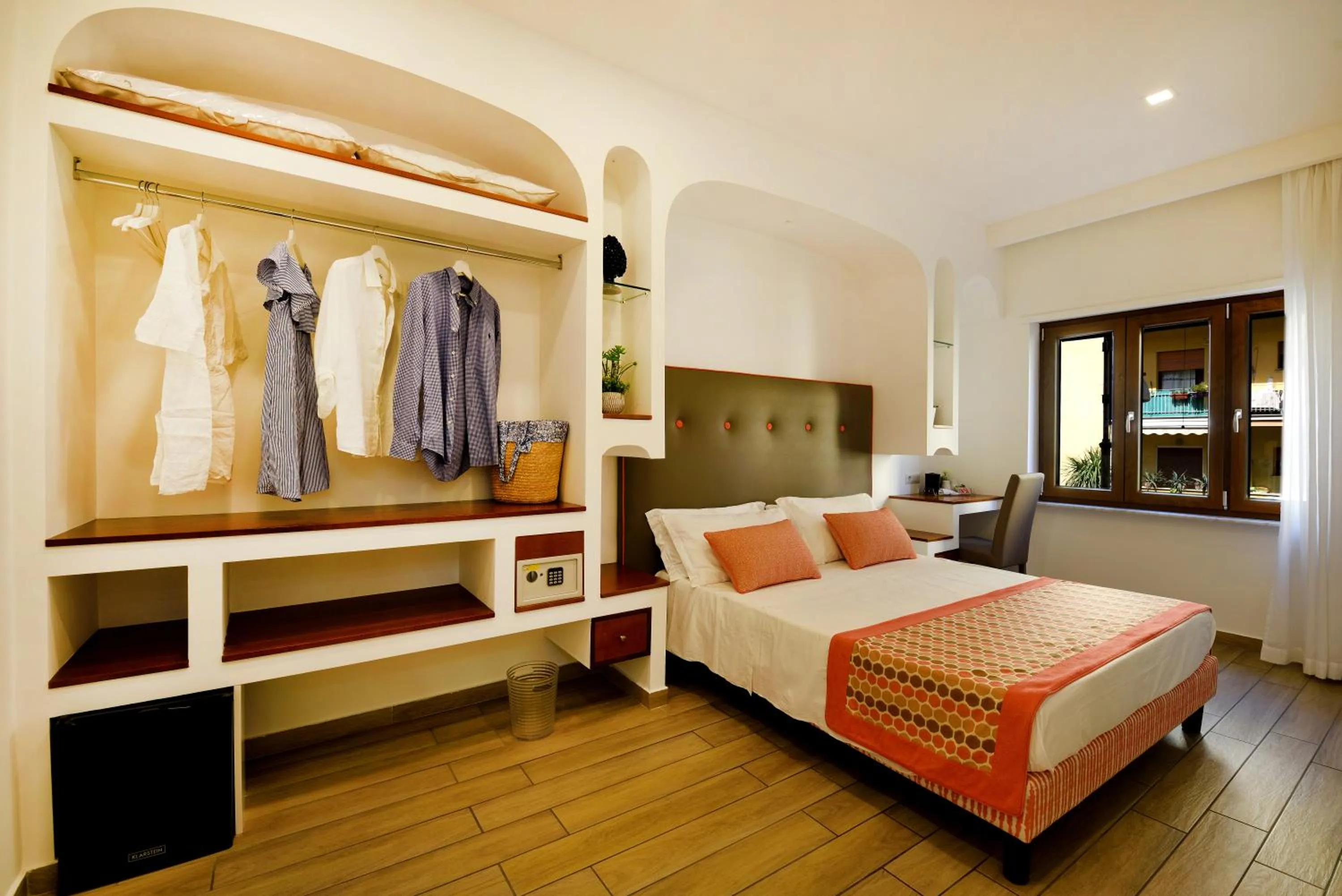 Photo of the whole room, Bed in Sorrento Rooms