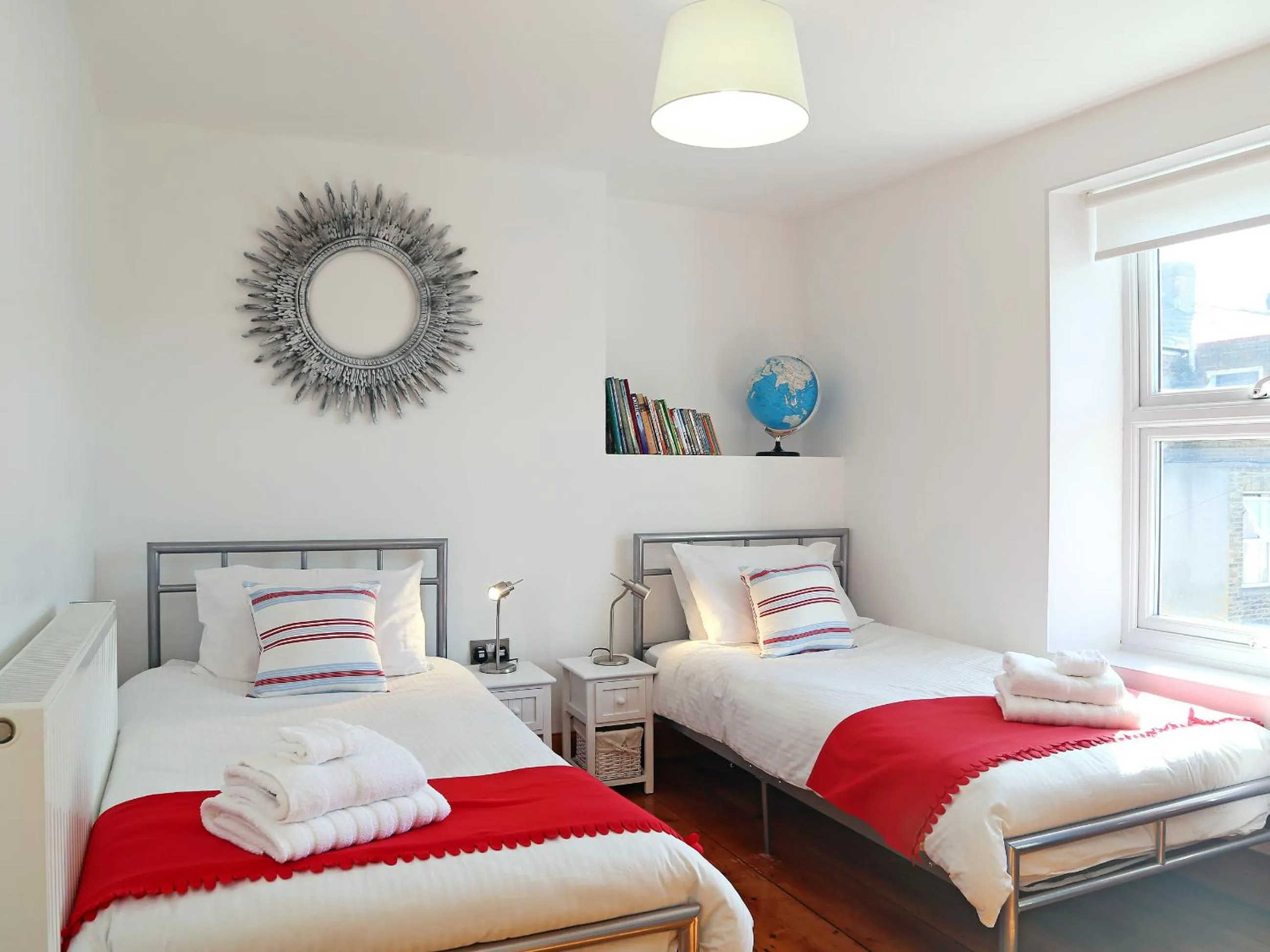 Property building, Bed in Dreamers View