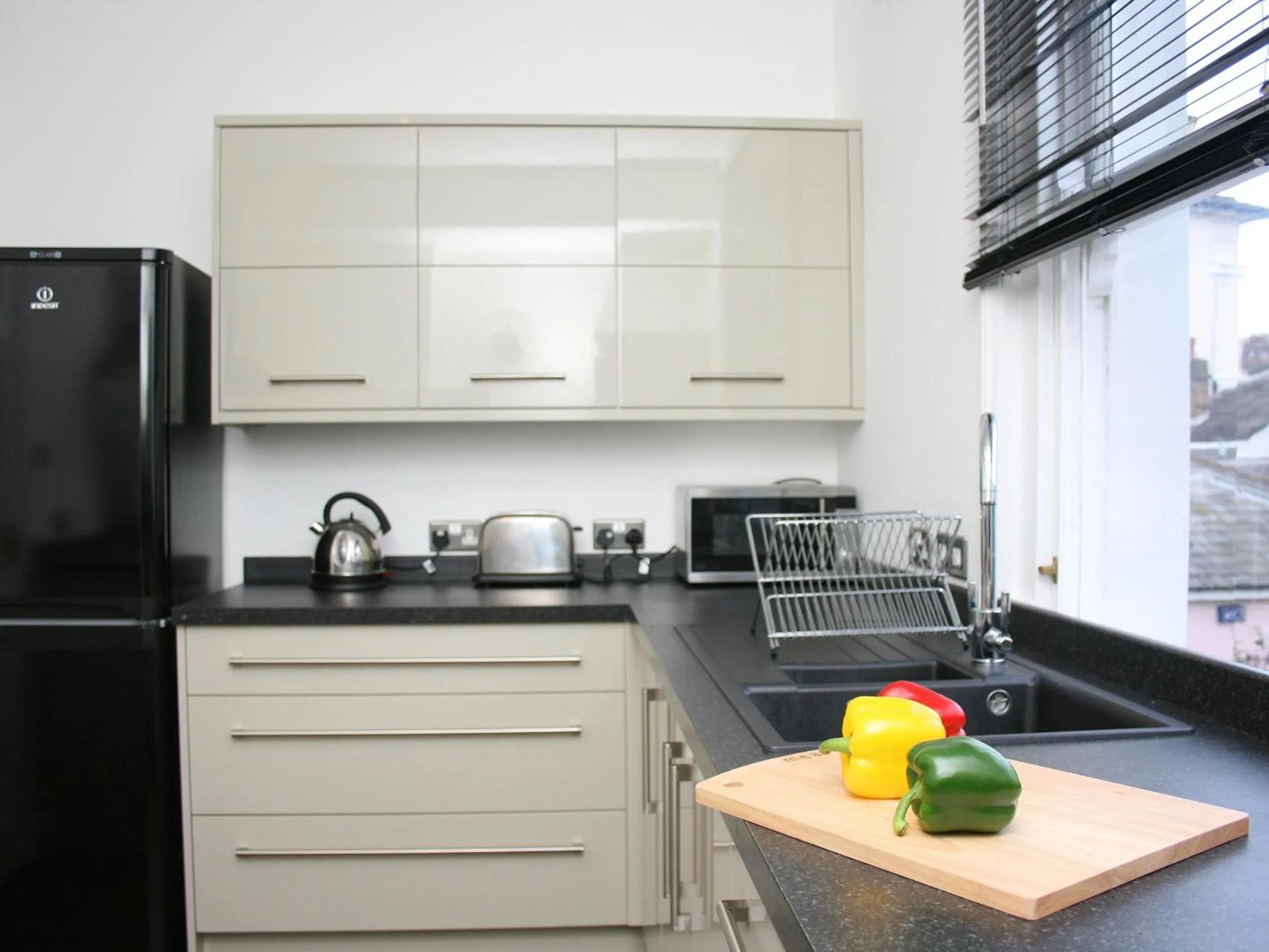 Kitchen or kitchenette in Lower Pantiles Apartment