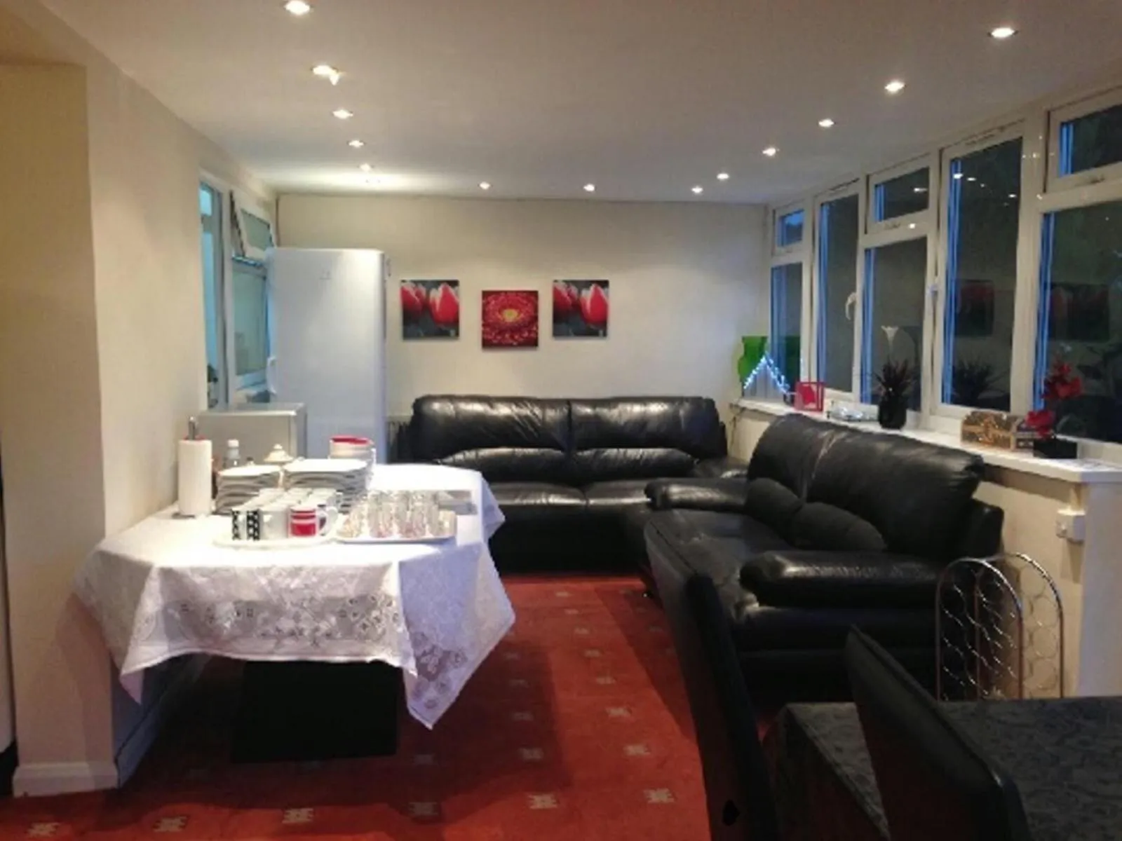 Seating area in London Heathrow Guesthouse