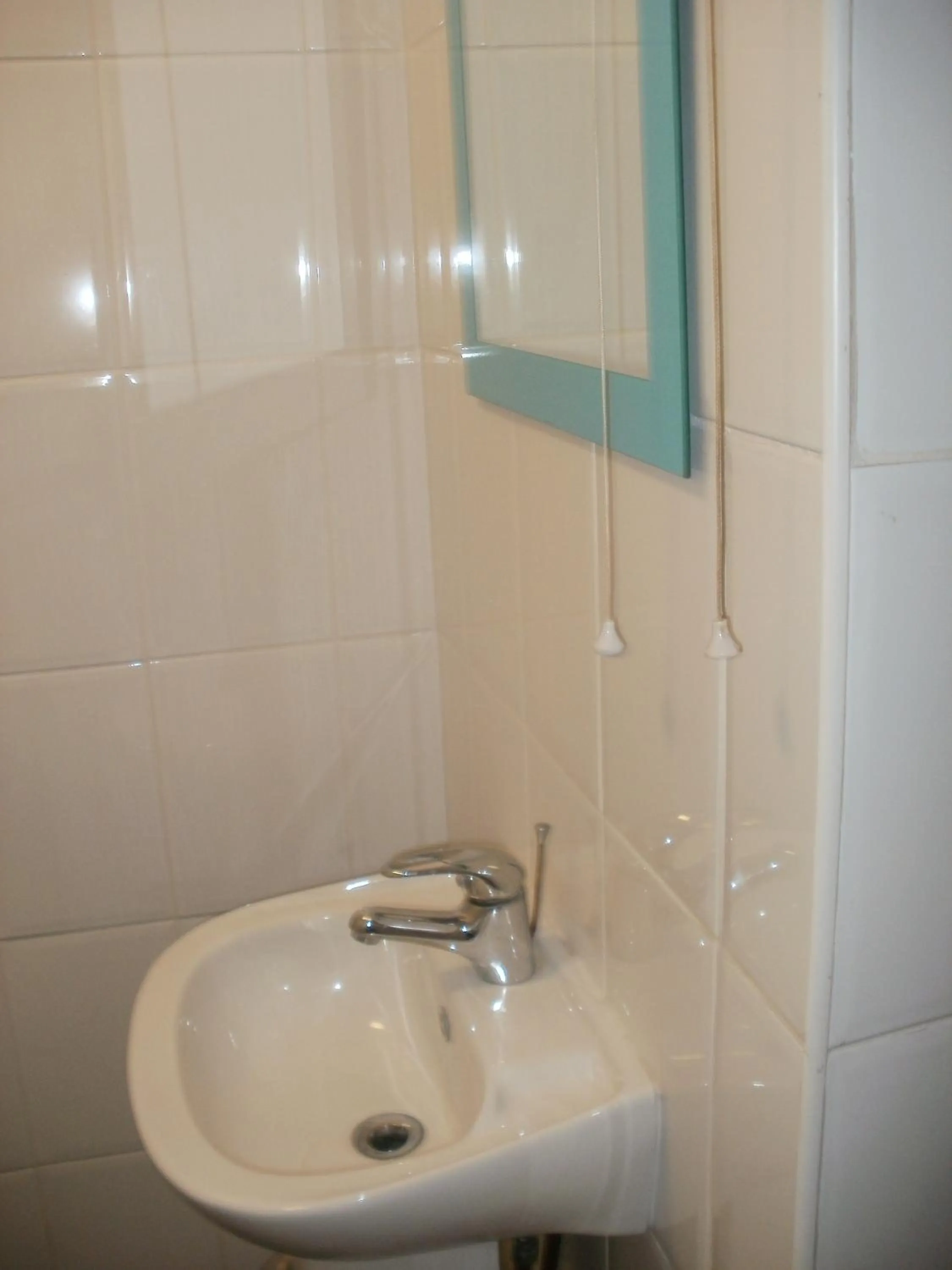 Bathroom in London Heathrow Guesthouse