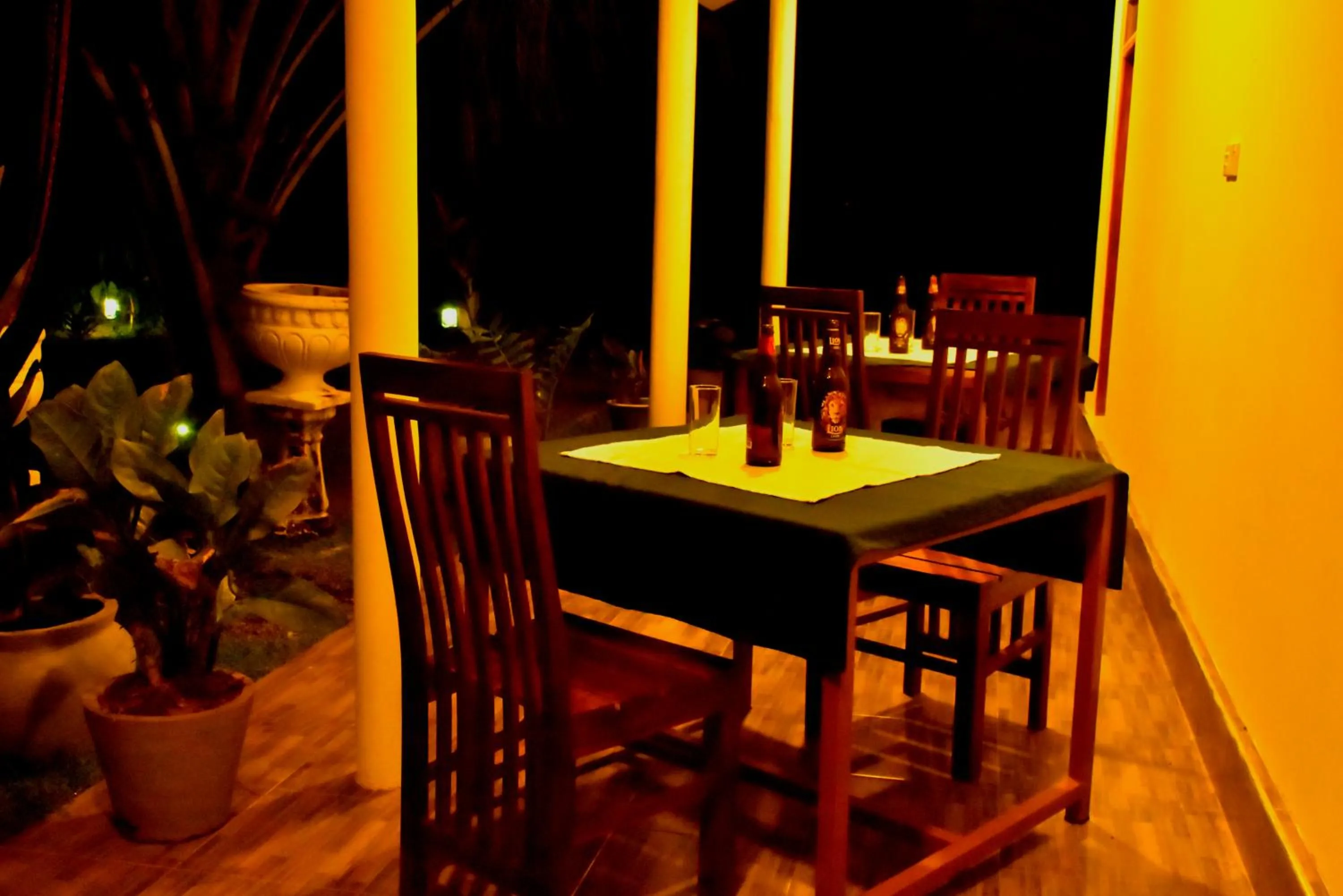 Restaurant/places to eat in Little Ele Safari Lodge