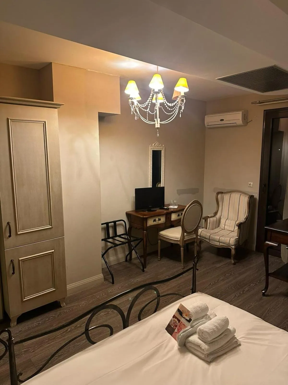 TV and multimedia, Bed in Melies Boutique Hotel