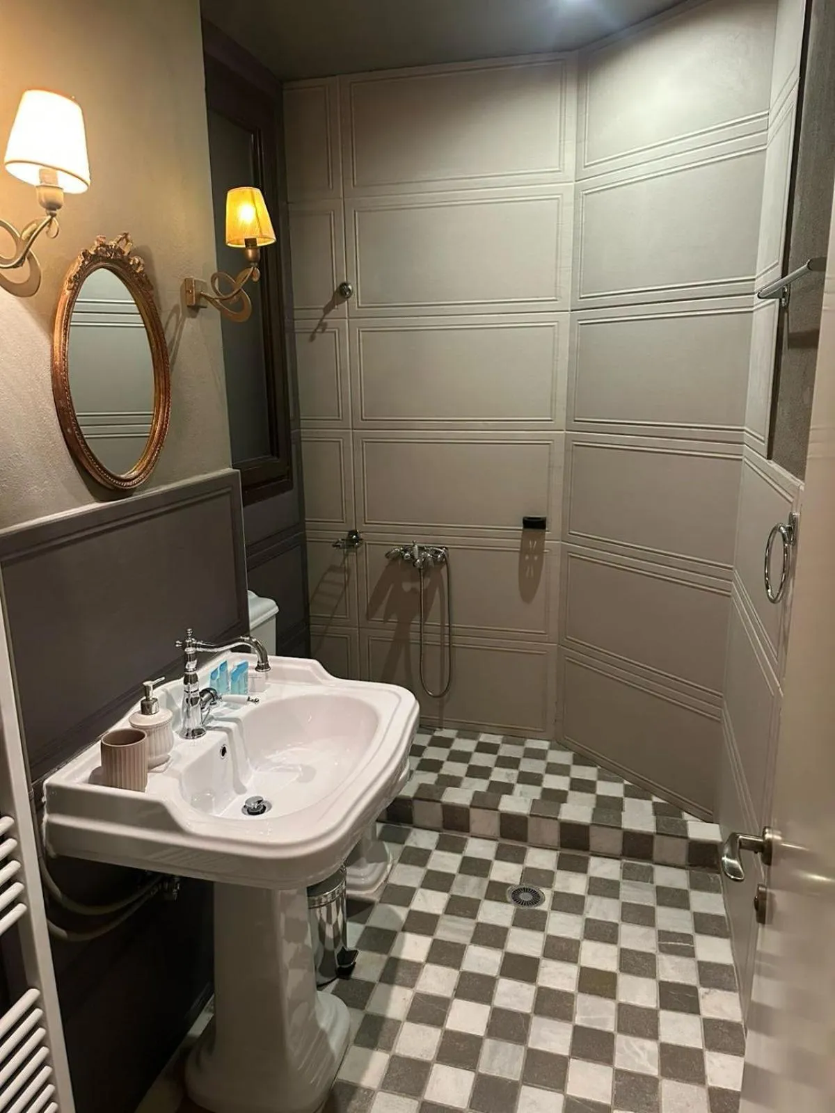 Bathroom in Melies Boutique Hotel