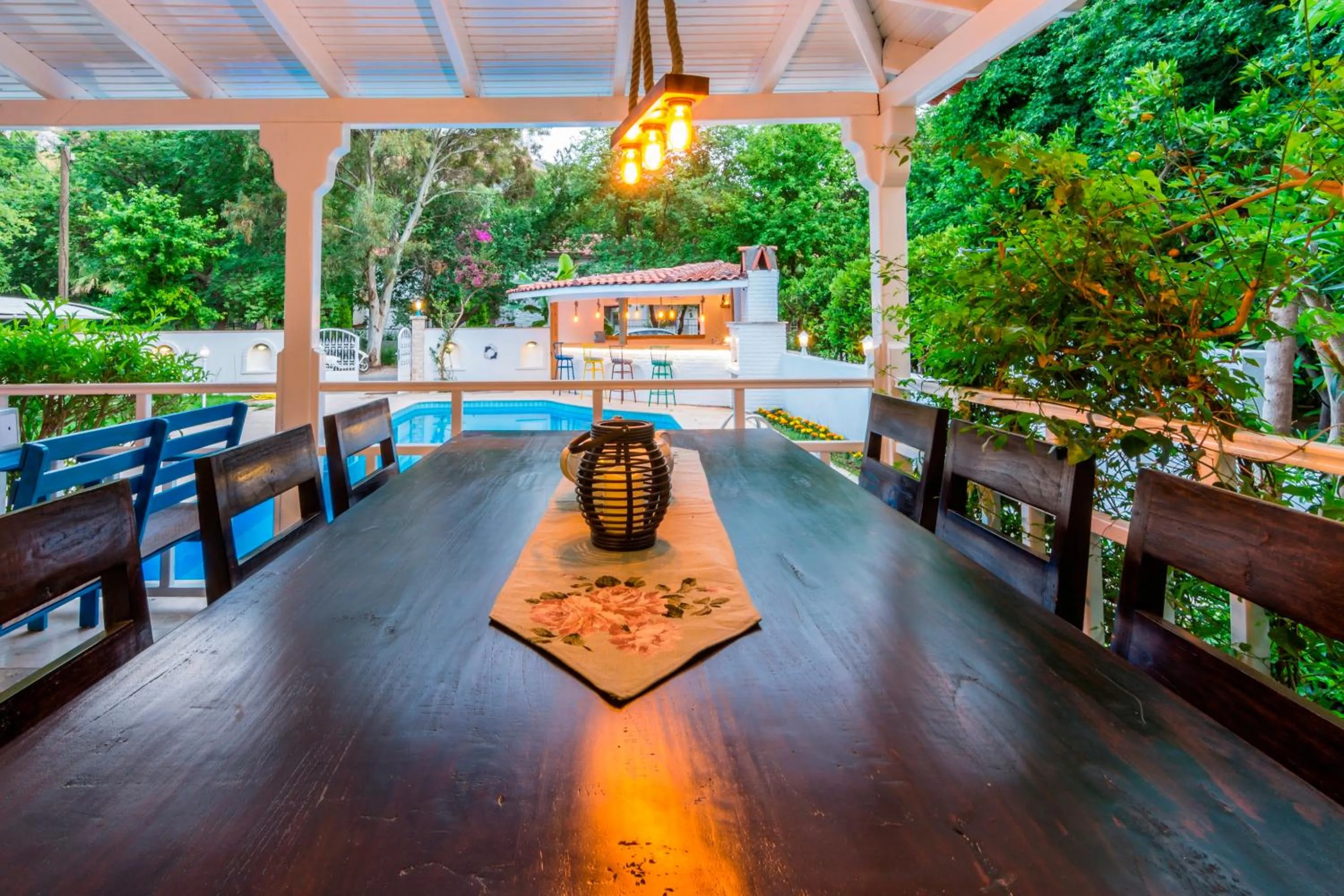 Restaurant/places to eat in Calypso Cozy Suites