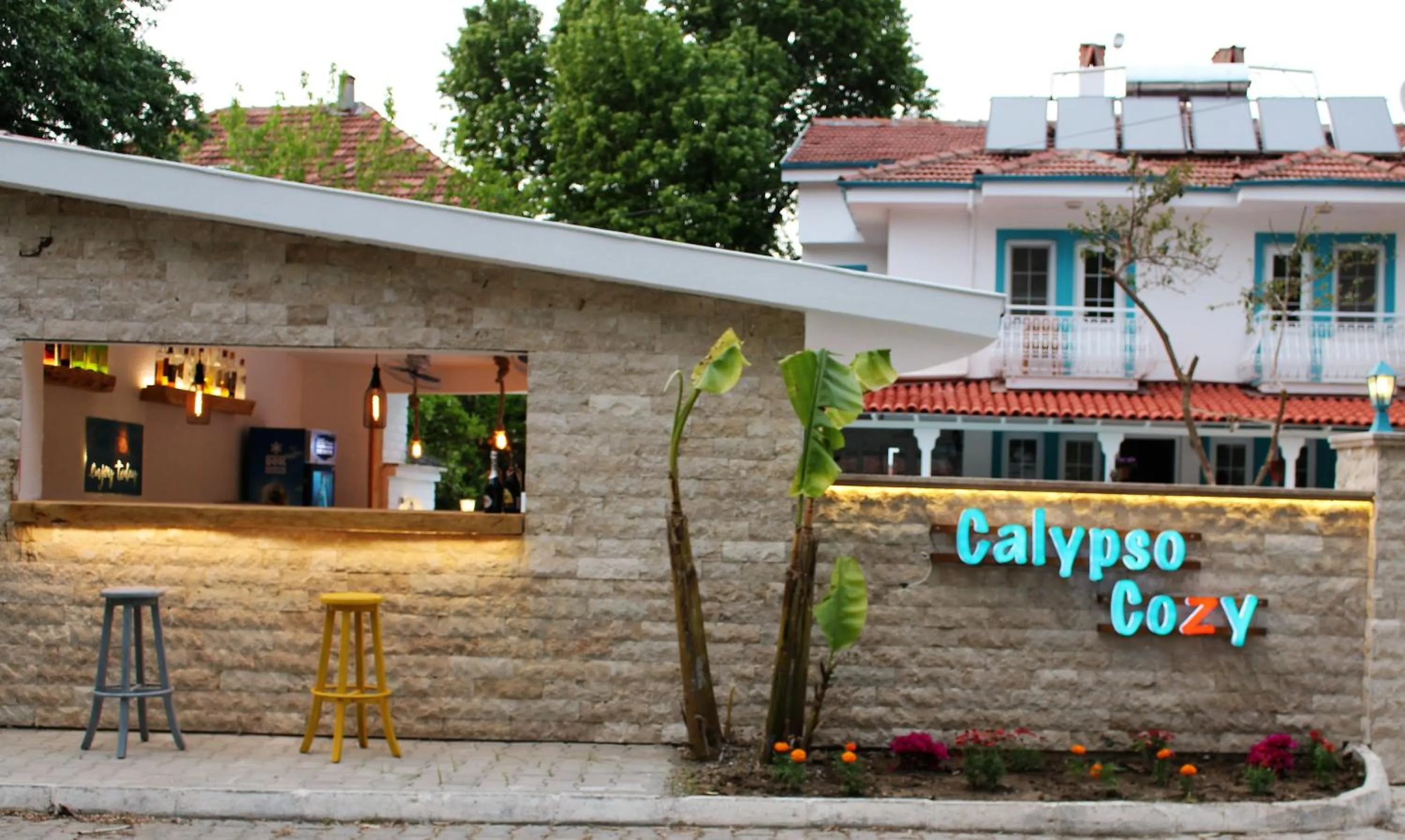 Facade/entrance in Calypso Cozy Suites