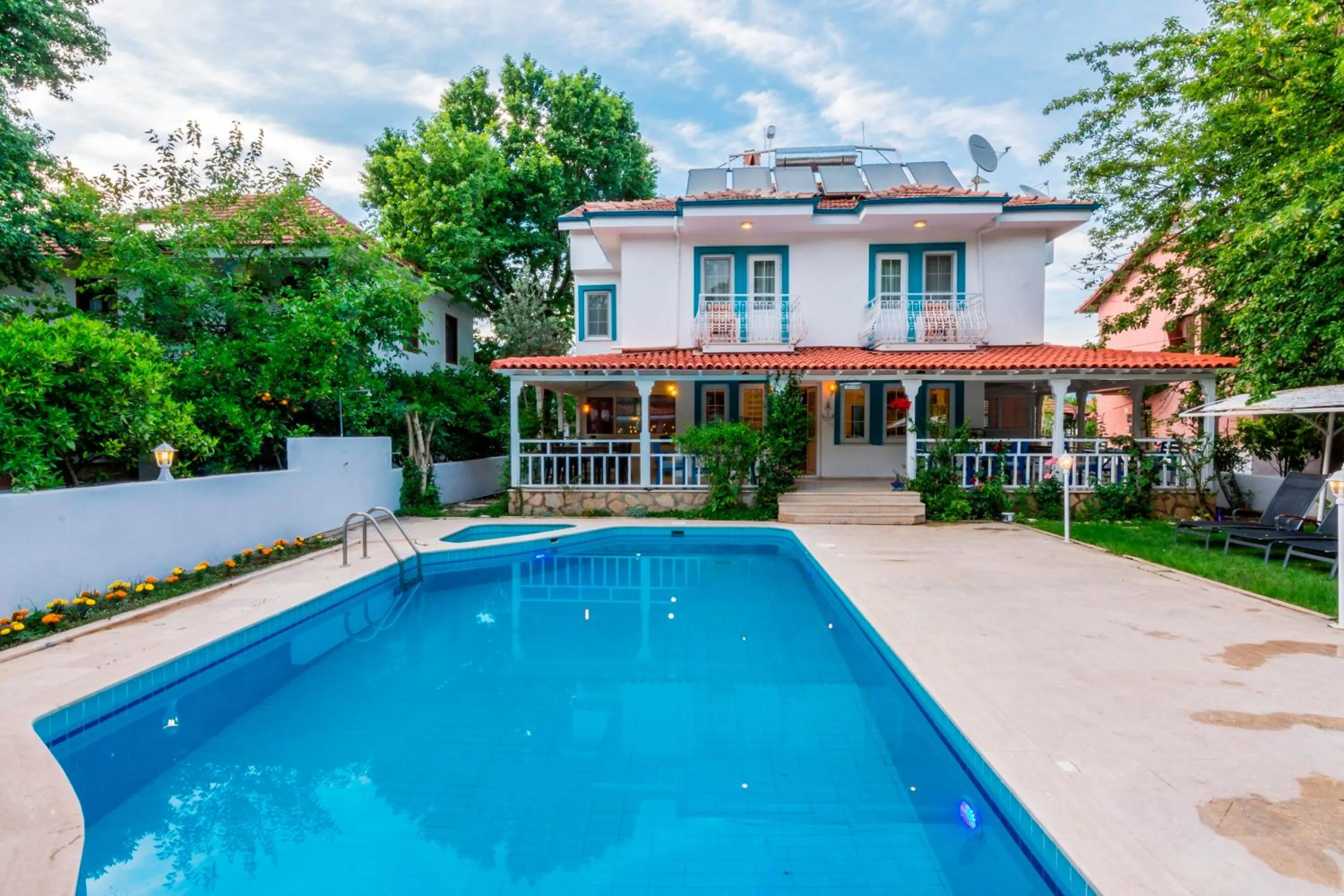 Swimming pool in Calypso Cozy Suites