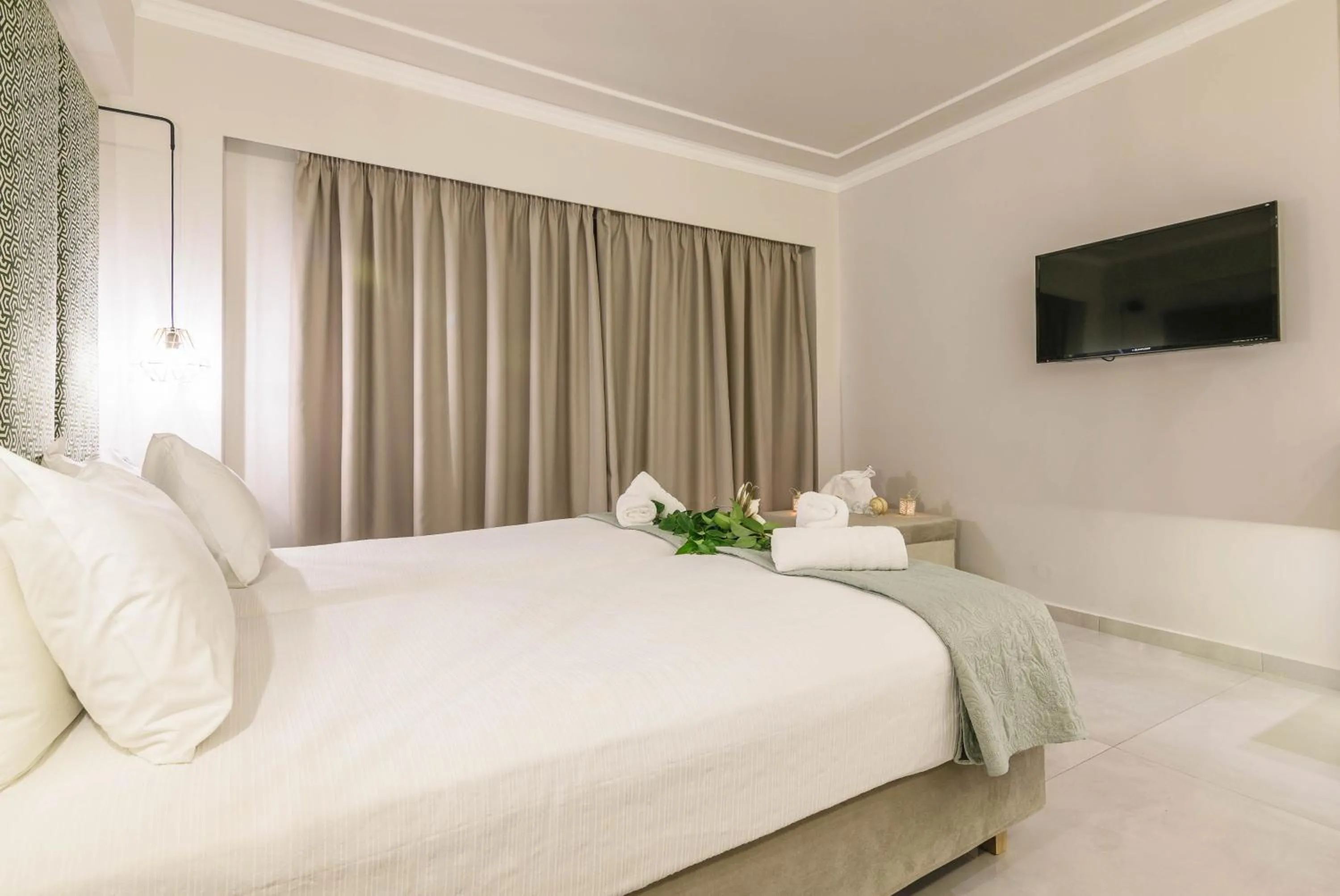 Photo of the whole room, Bed in Plaza Pallas