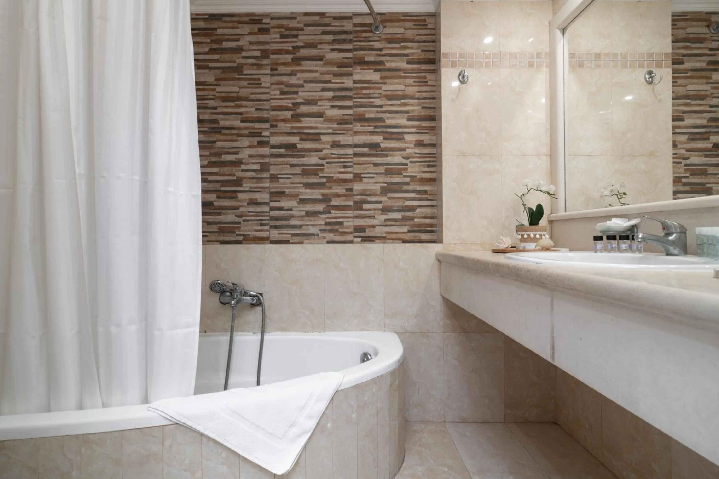 Bathroom in Plaza Pallas