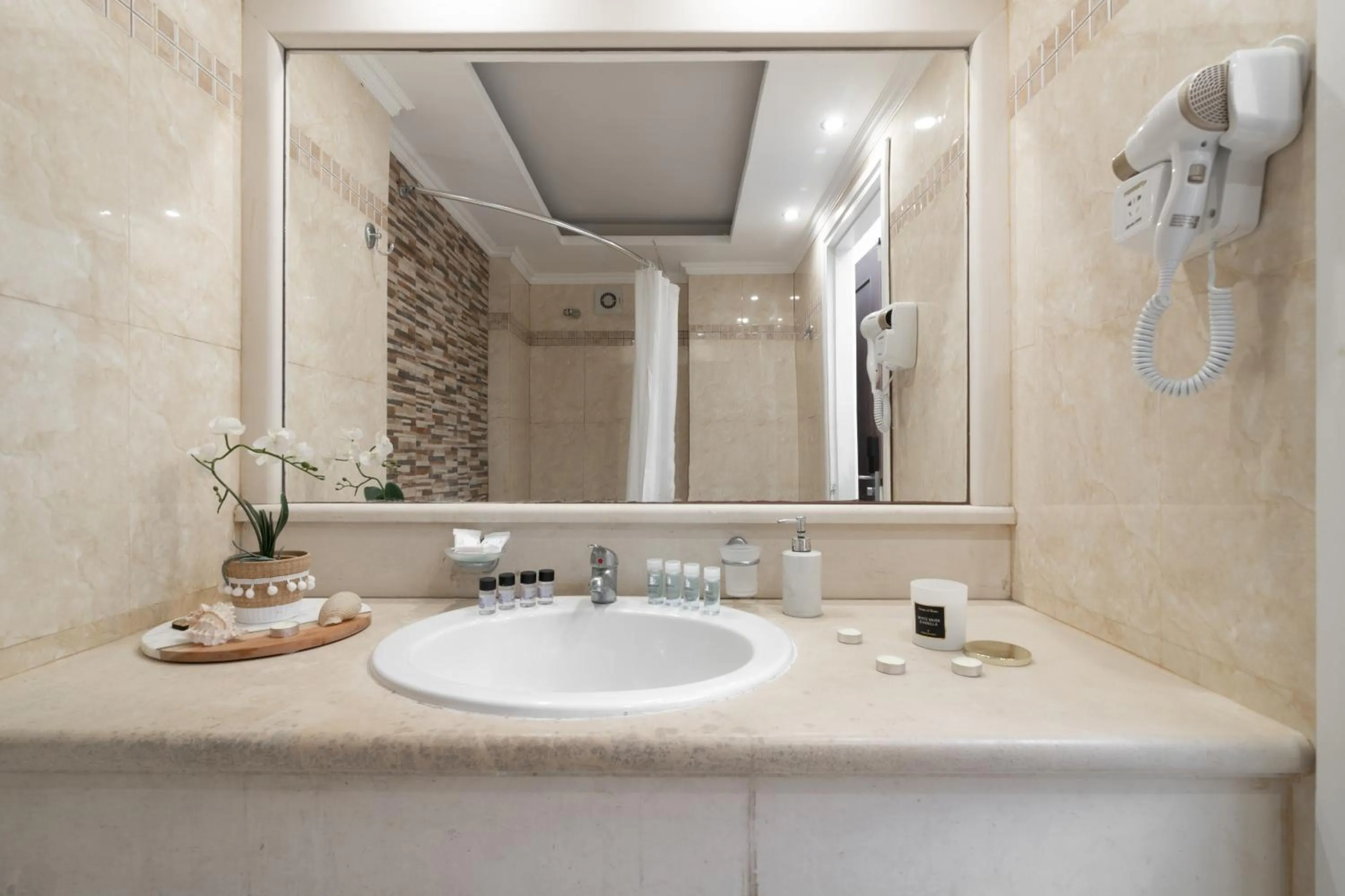 Bathroom in Plaza Pallas