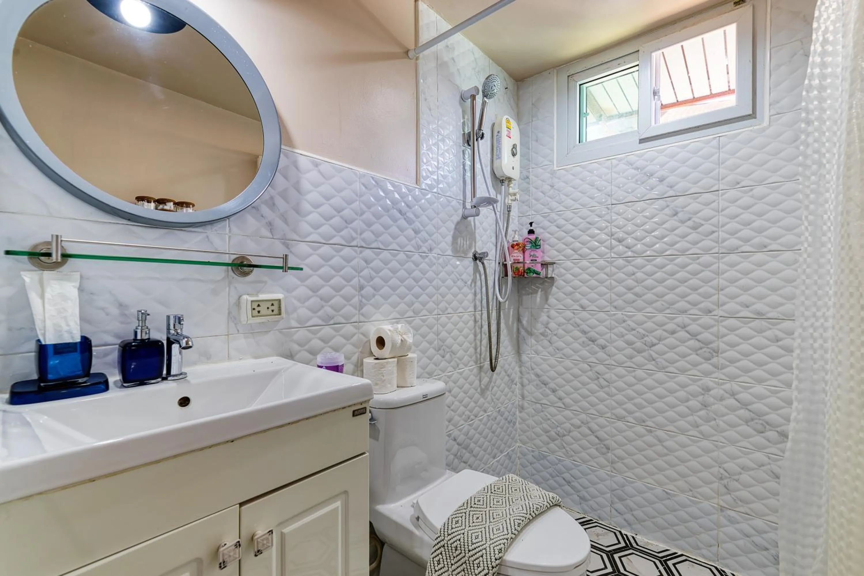 Shower in Jasmine Garden Bungalow