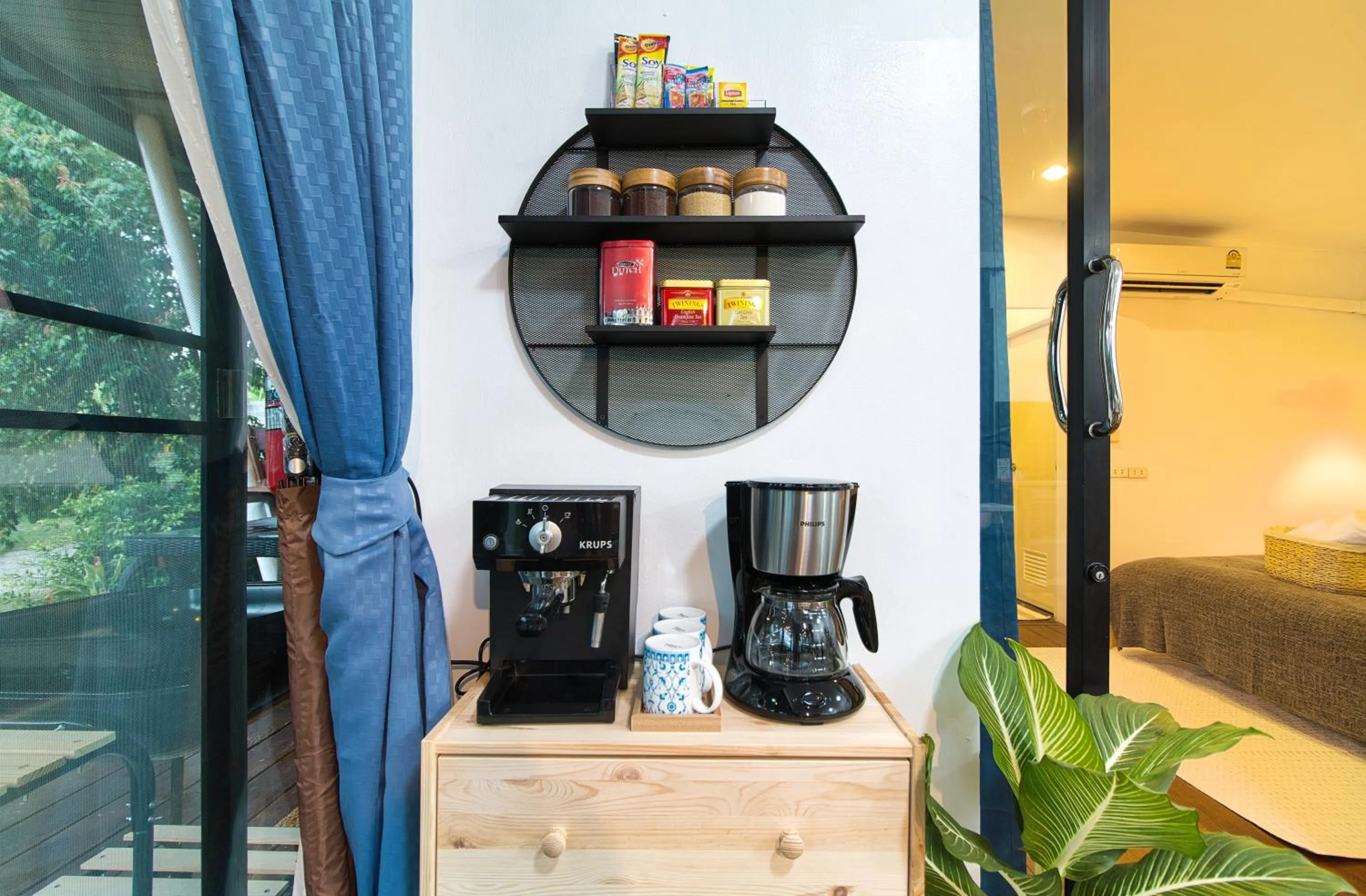 Coffee/tea facilities in Jasmine Garden Bungalow
