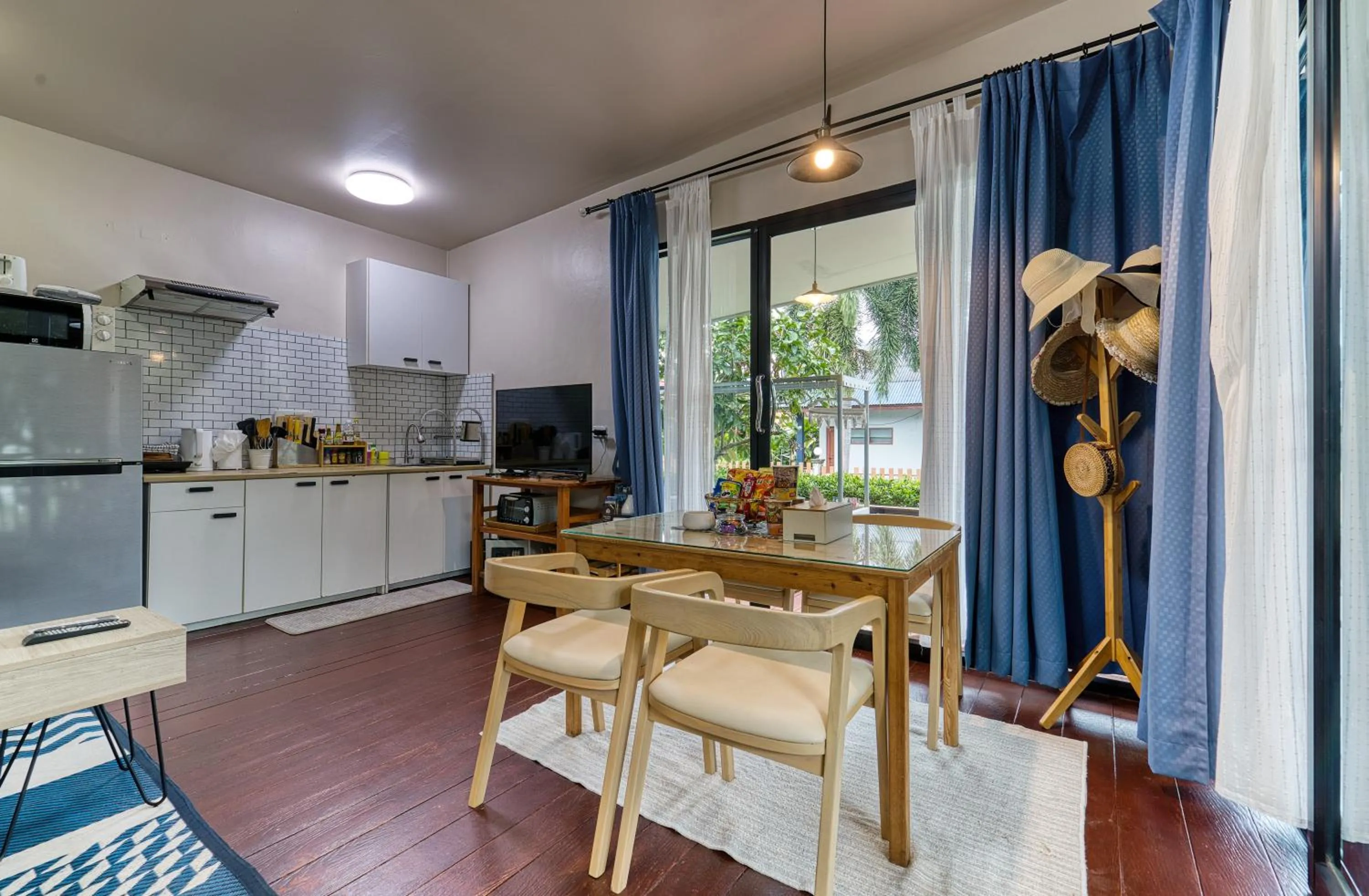 TV and multimedia in Jasmine Garden Bungalow