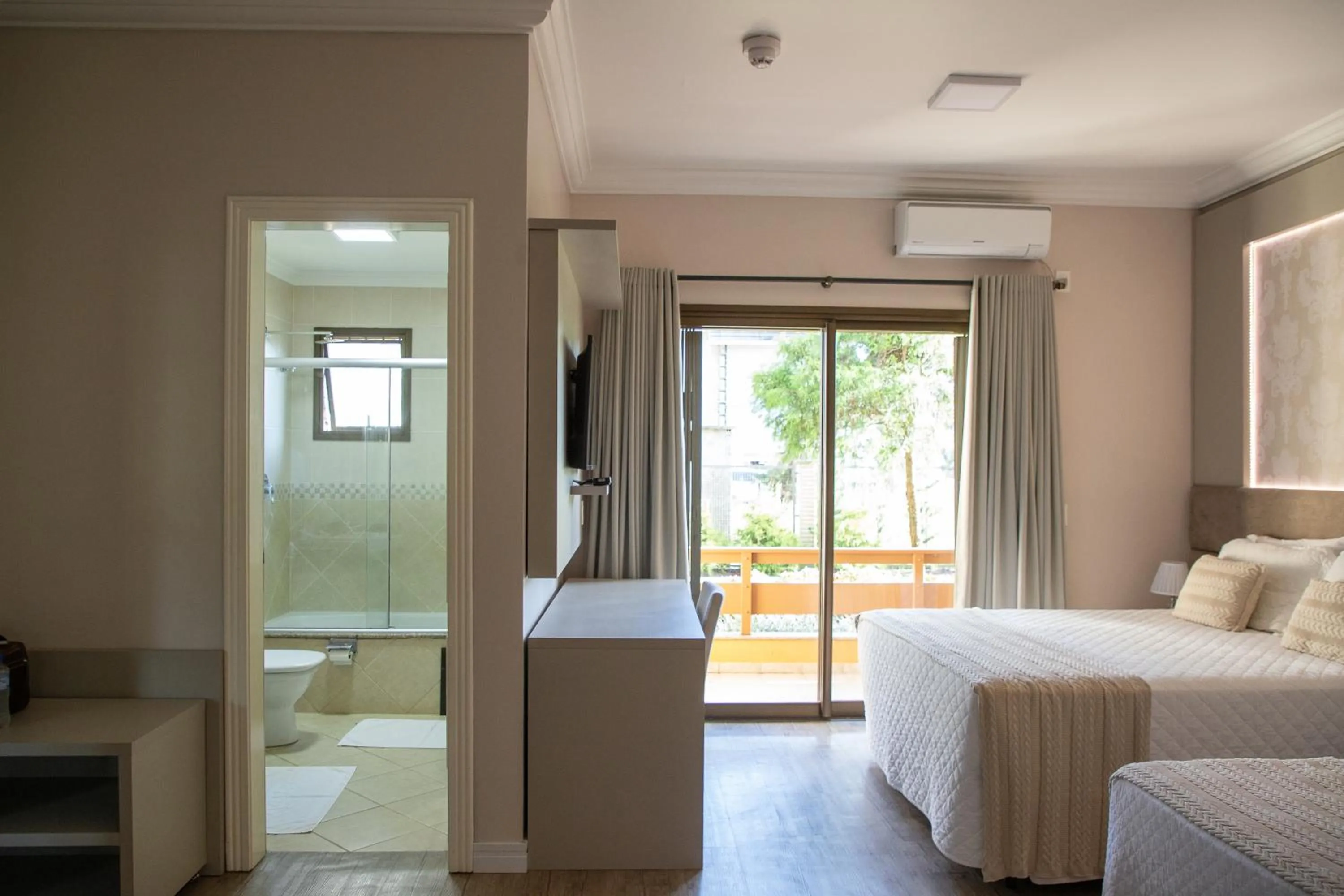 View (from property/room), Bed in Hotel Kaster