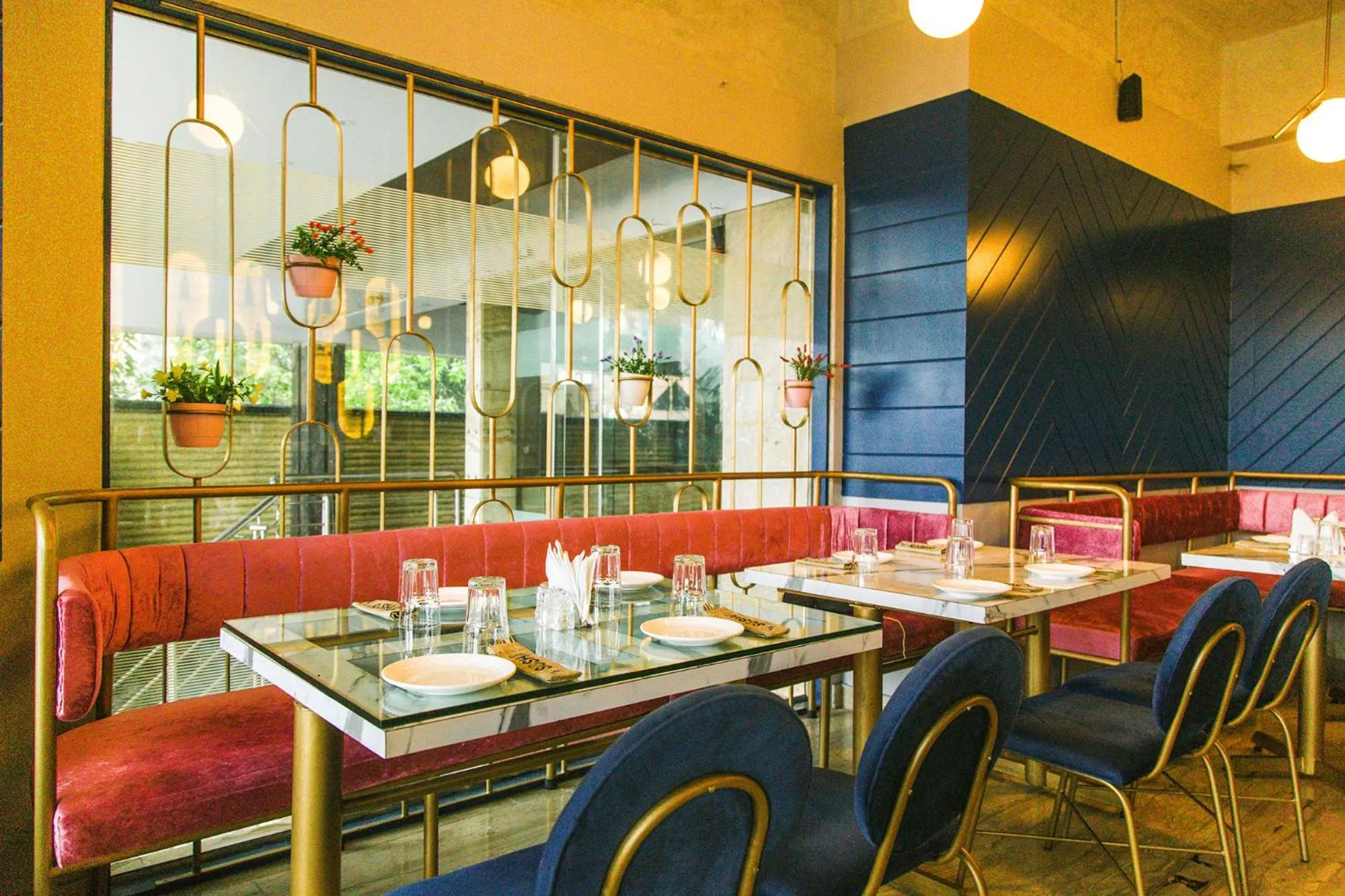 Restaurant/places to eat in FabHotel Sahar Garden - Nr Mumbai International Airport