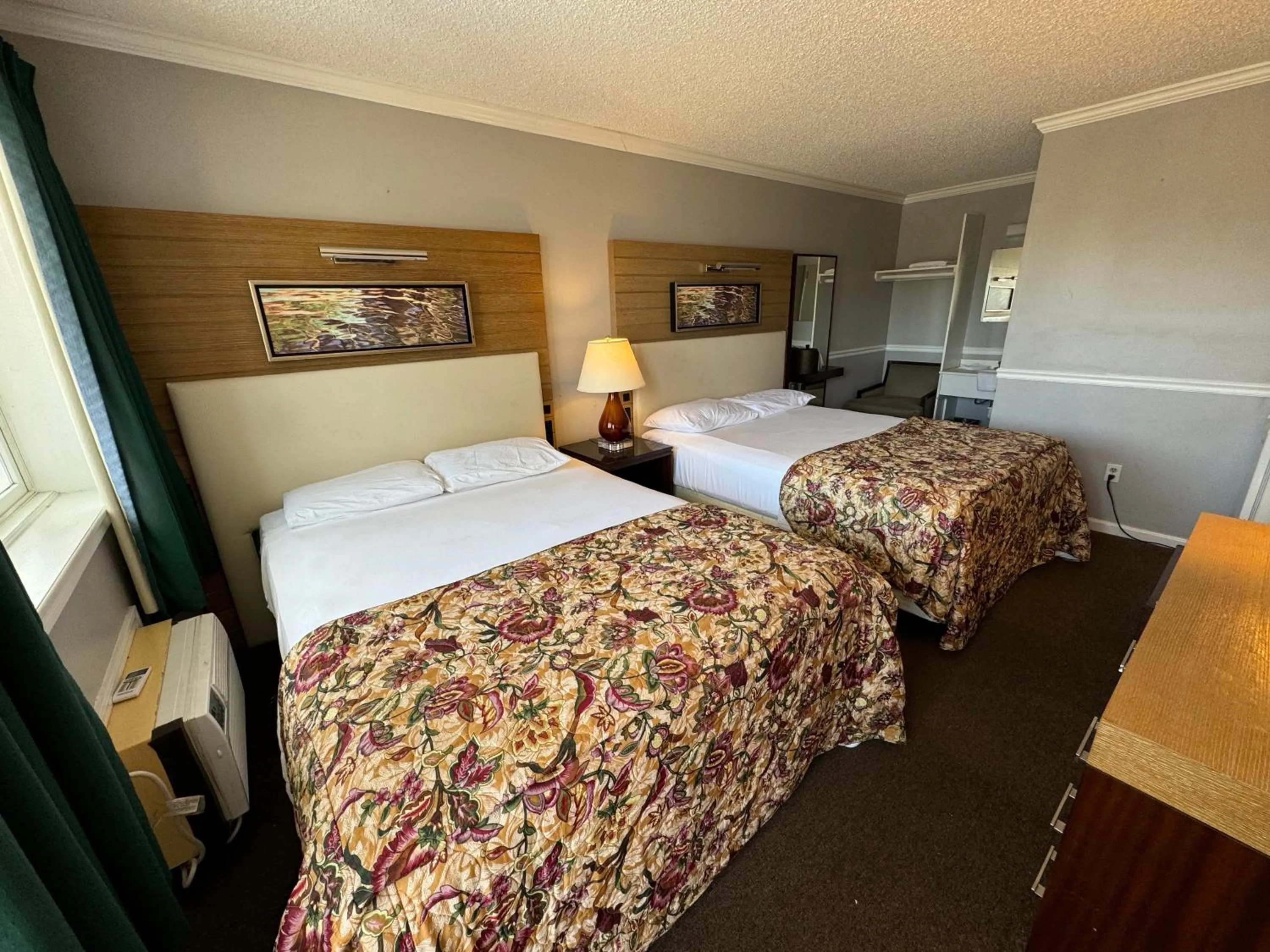 View (from property/room), Bed in Bay Breeze Motel