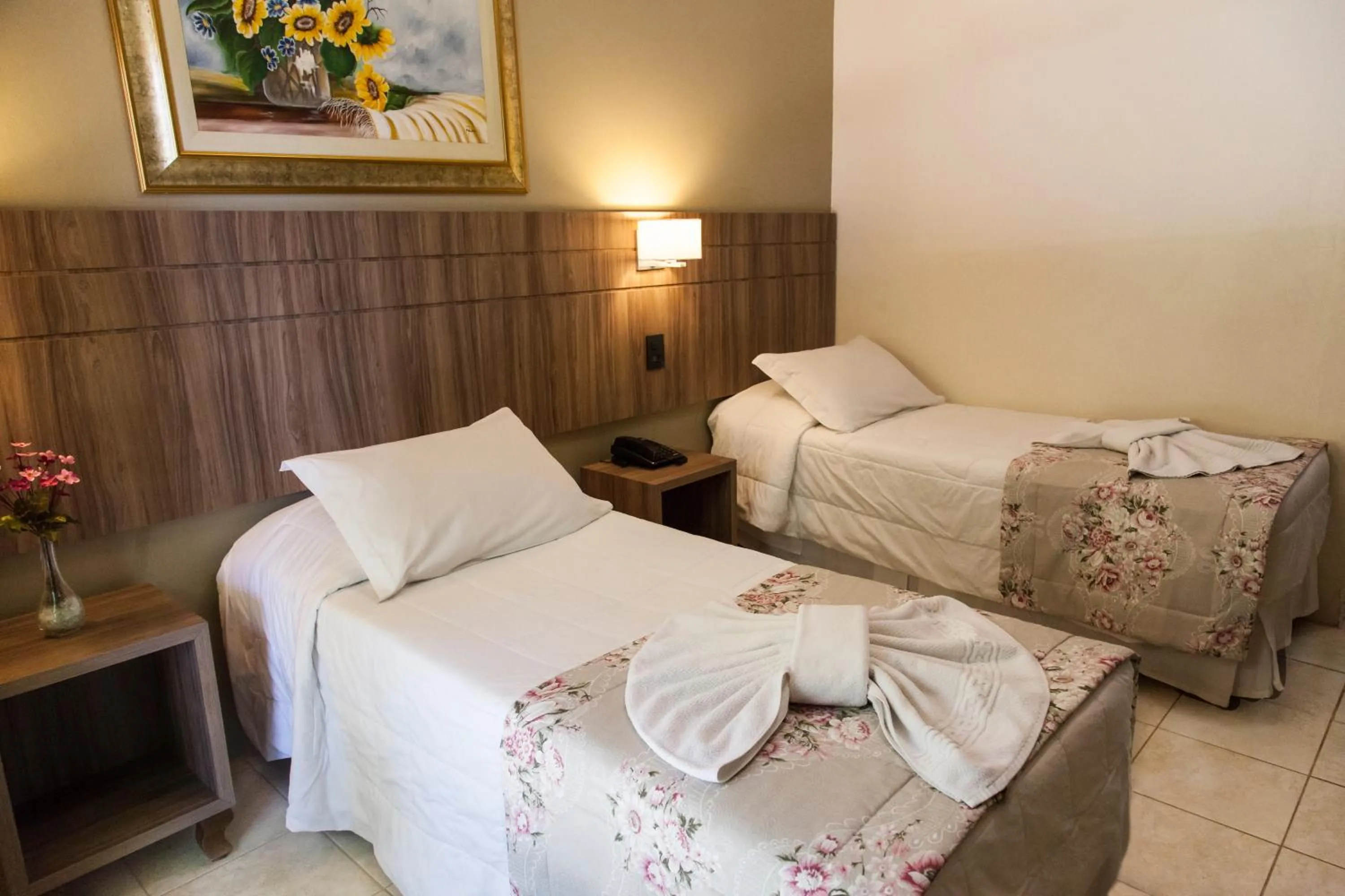 Staff, Bed in Pousada Águia Branca