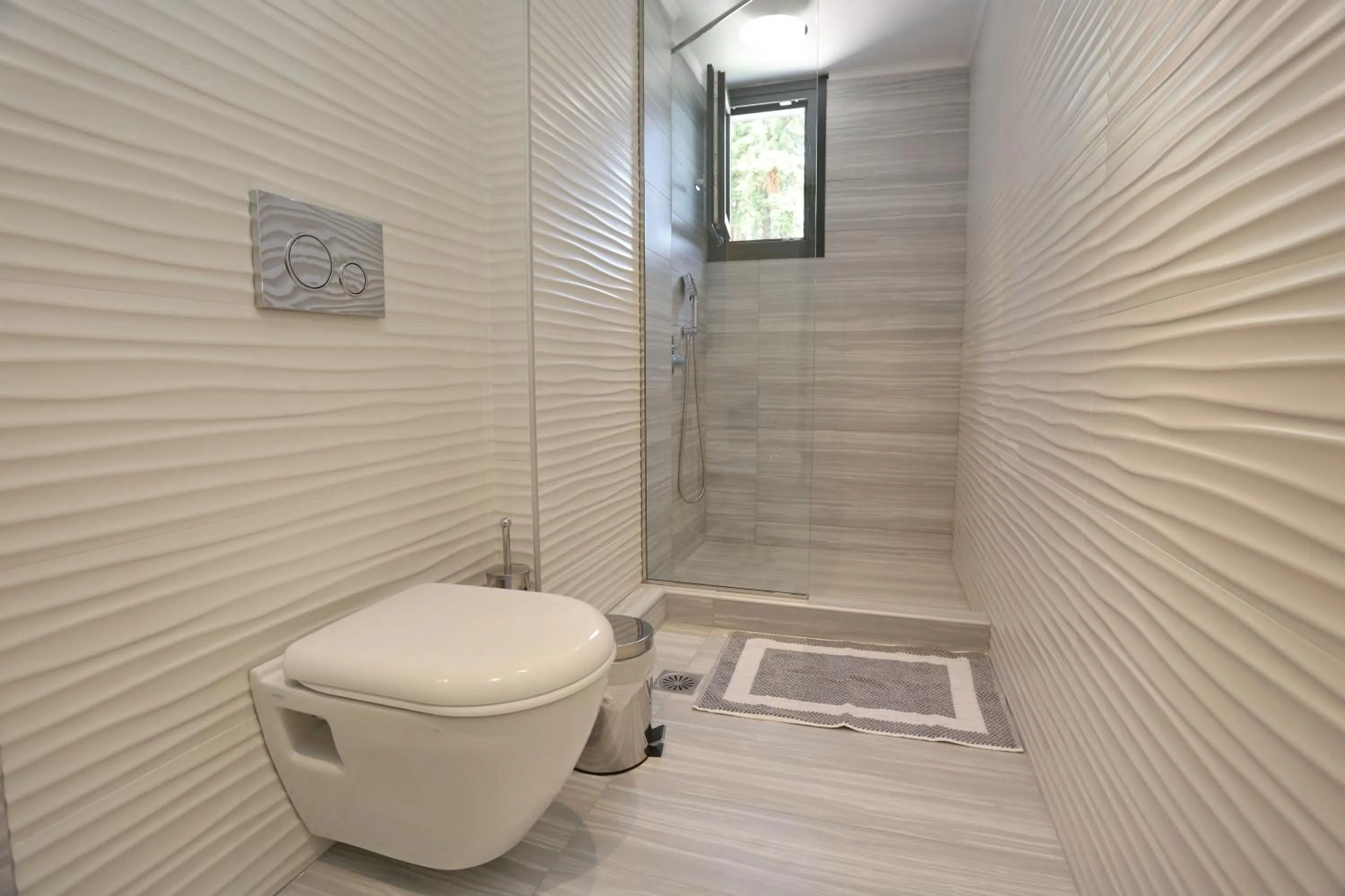 Shower in Blue Avenue