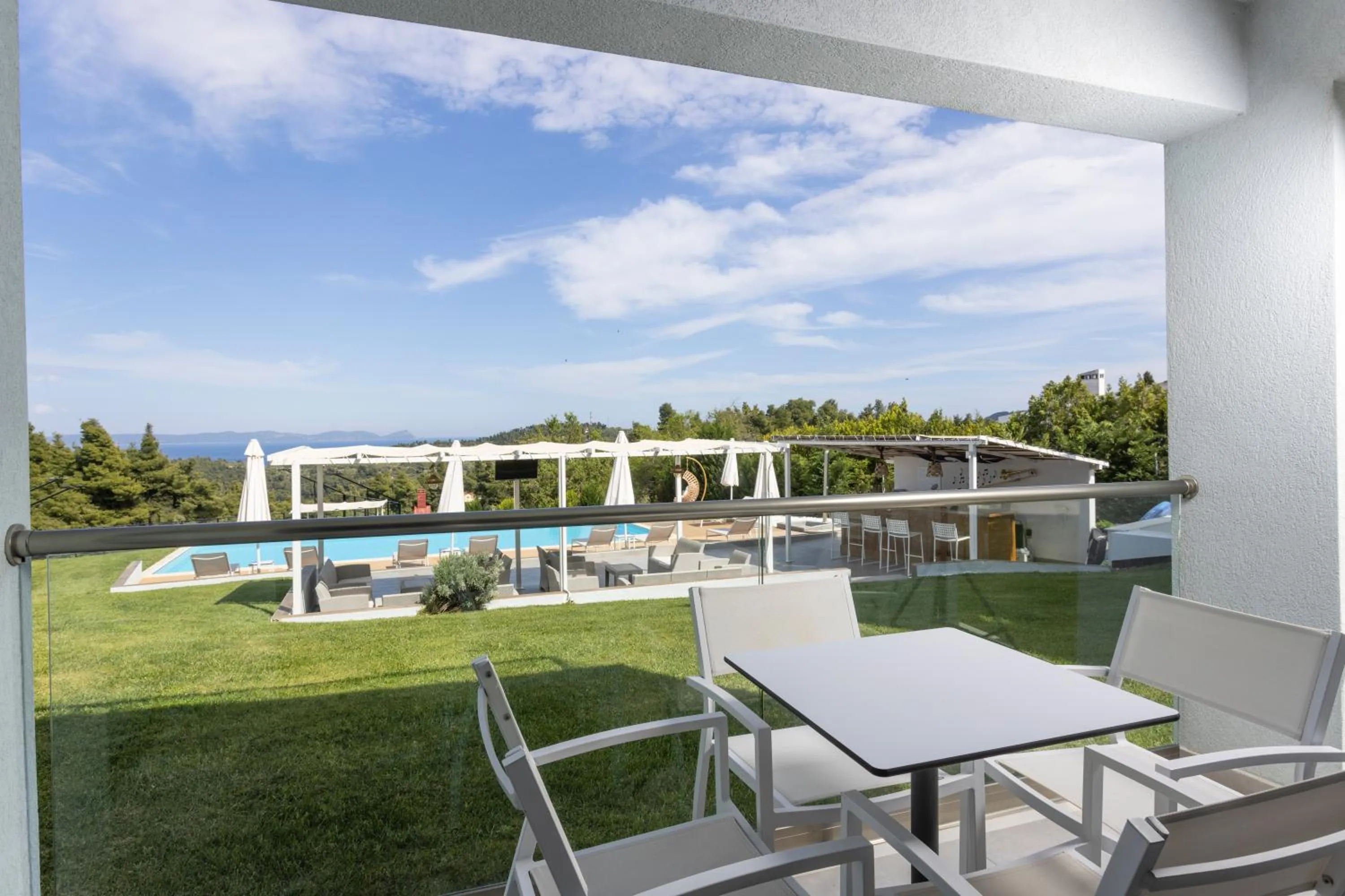 Pool view in Blue Avenue