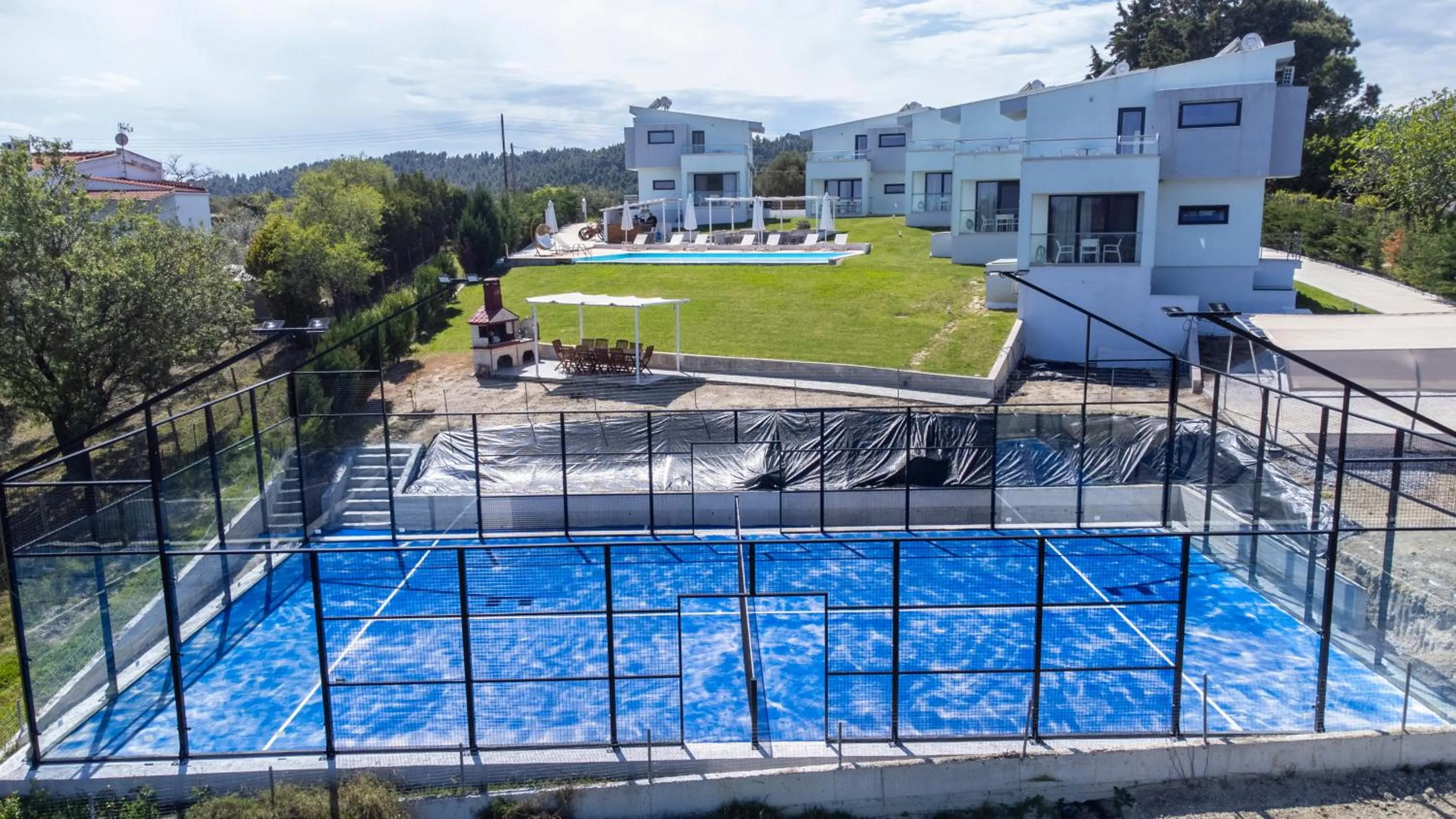 Tennis court in Blue Avenue