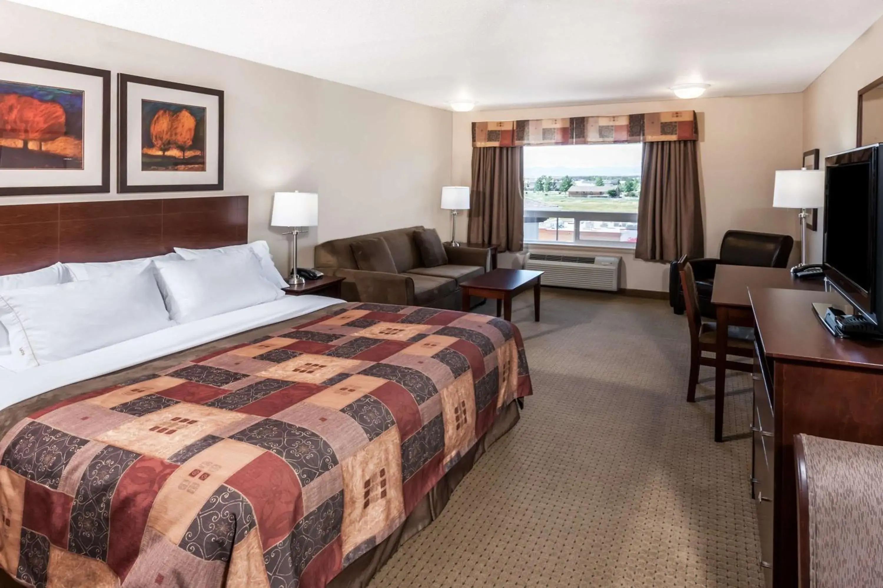 King Room - Disability Access - Non-Smoking in Ramada by Wyndham High River King Room - Disability Access - Non-Smoking in Ramada by Wyndham High River