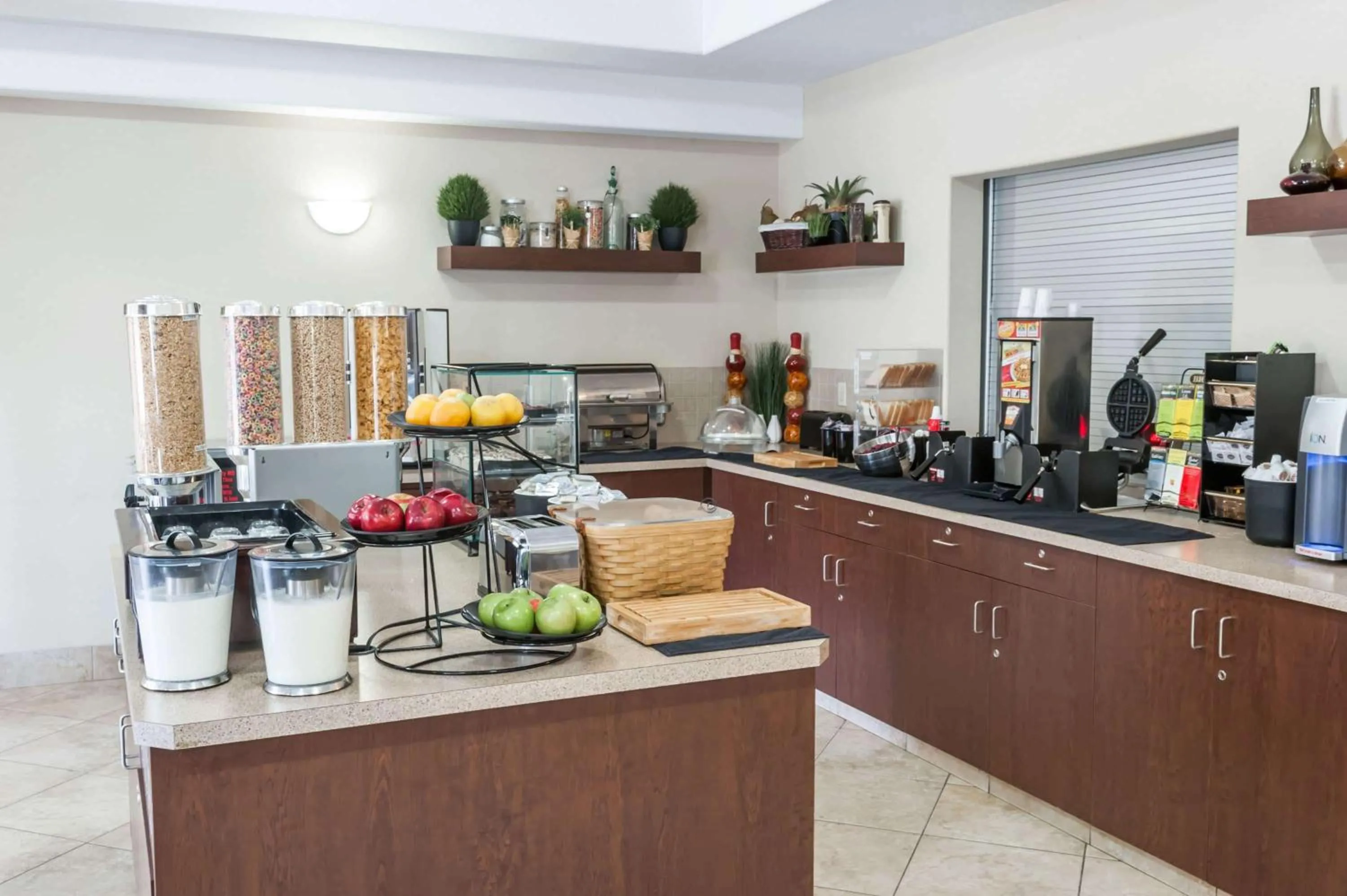 Restaurant/places to eat in Ramada by Wyndham High River