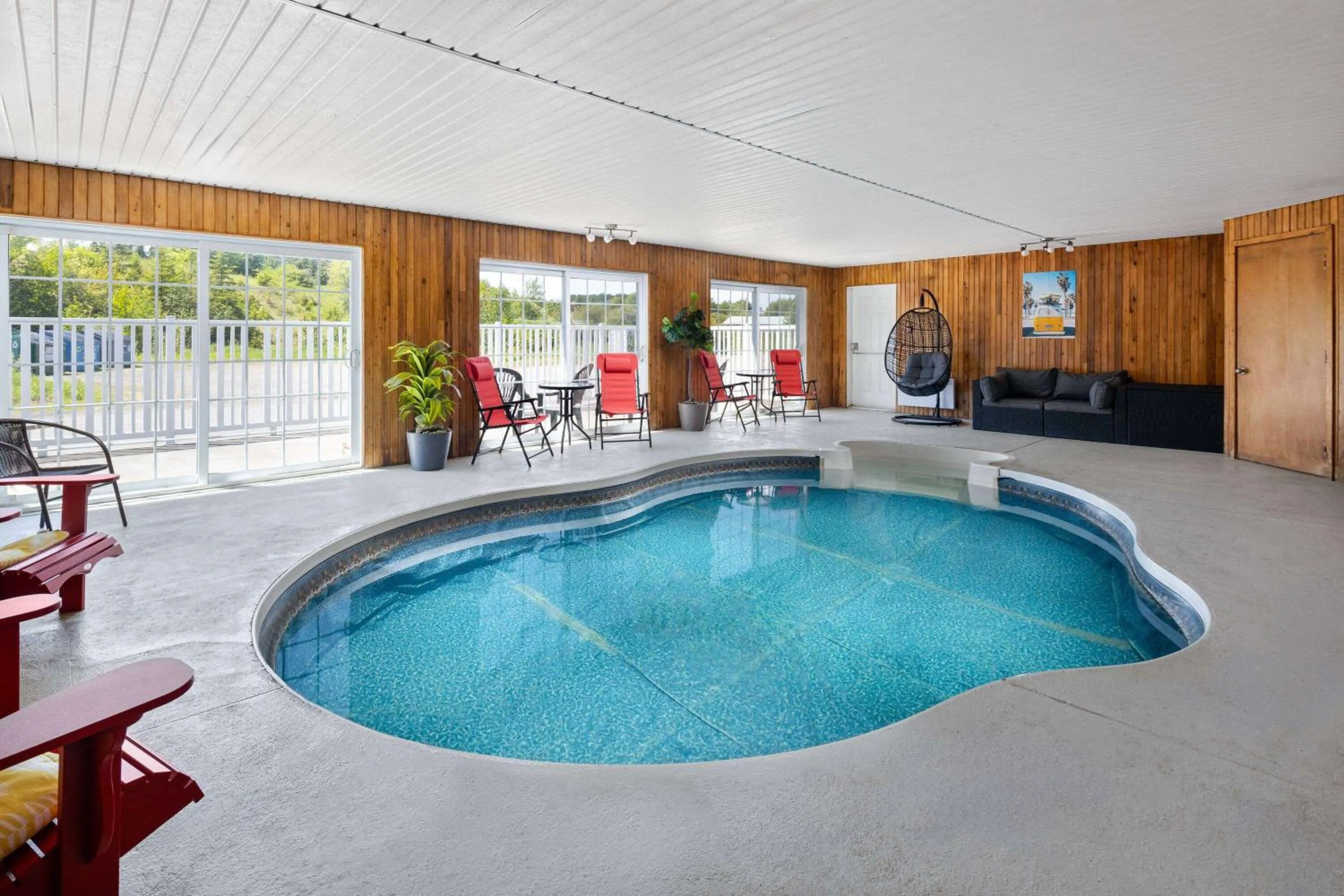 Swimming pool in Travelodge by Wyndham Roberval