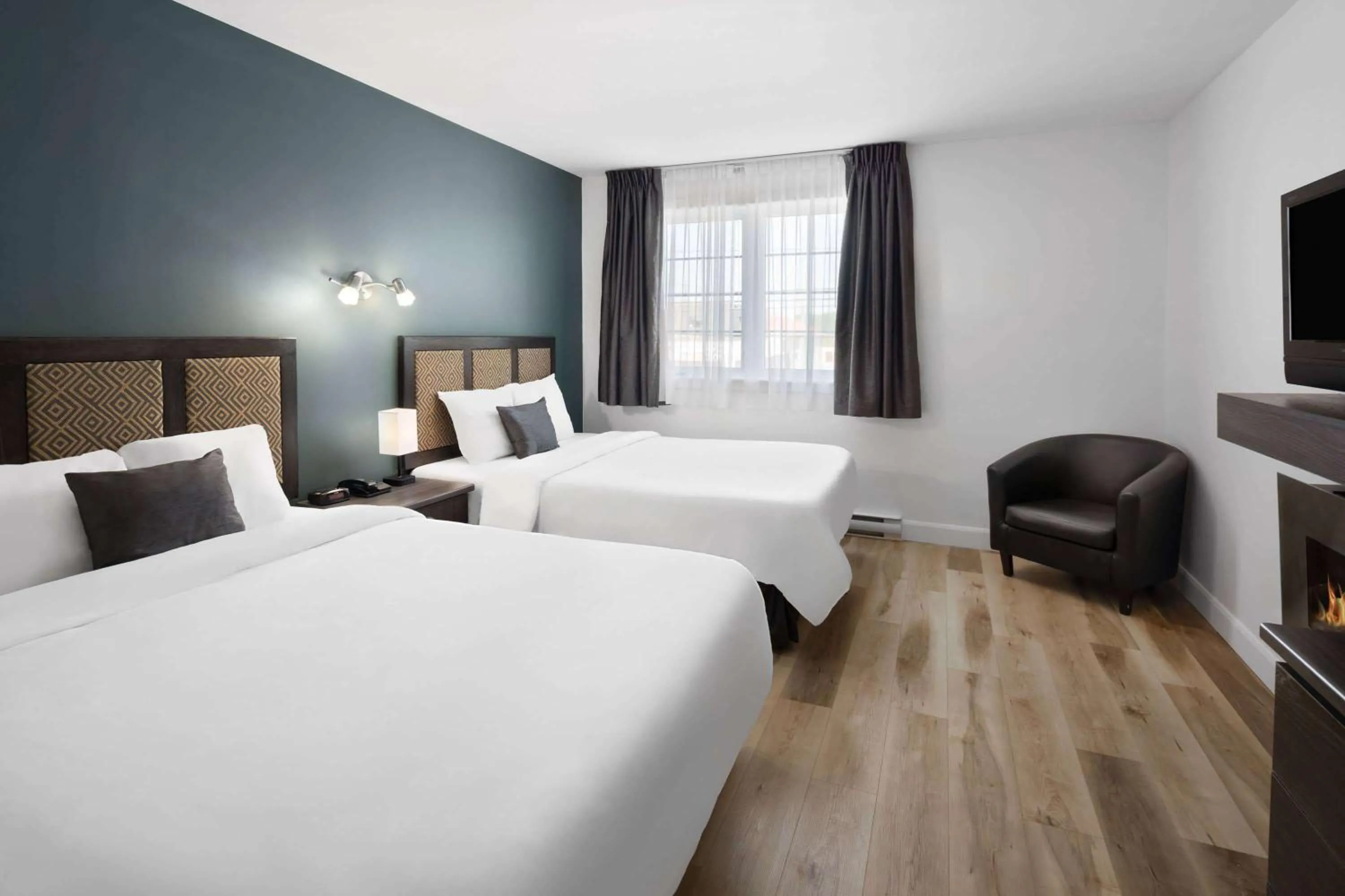 Photo of the whole room, Bed in Travelodge by Wyndham Roberval