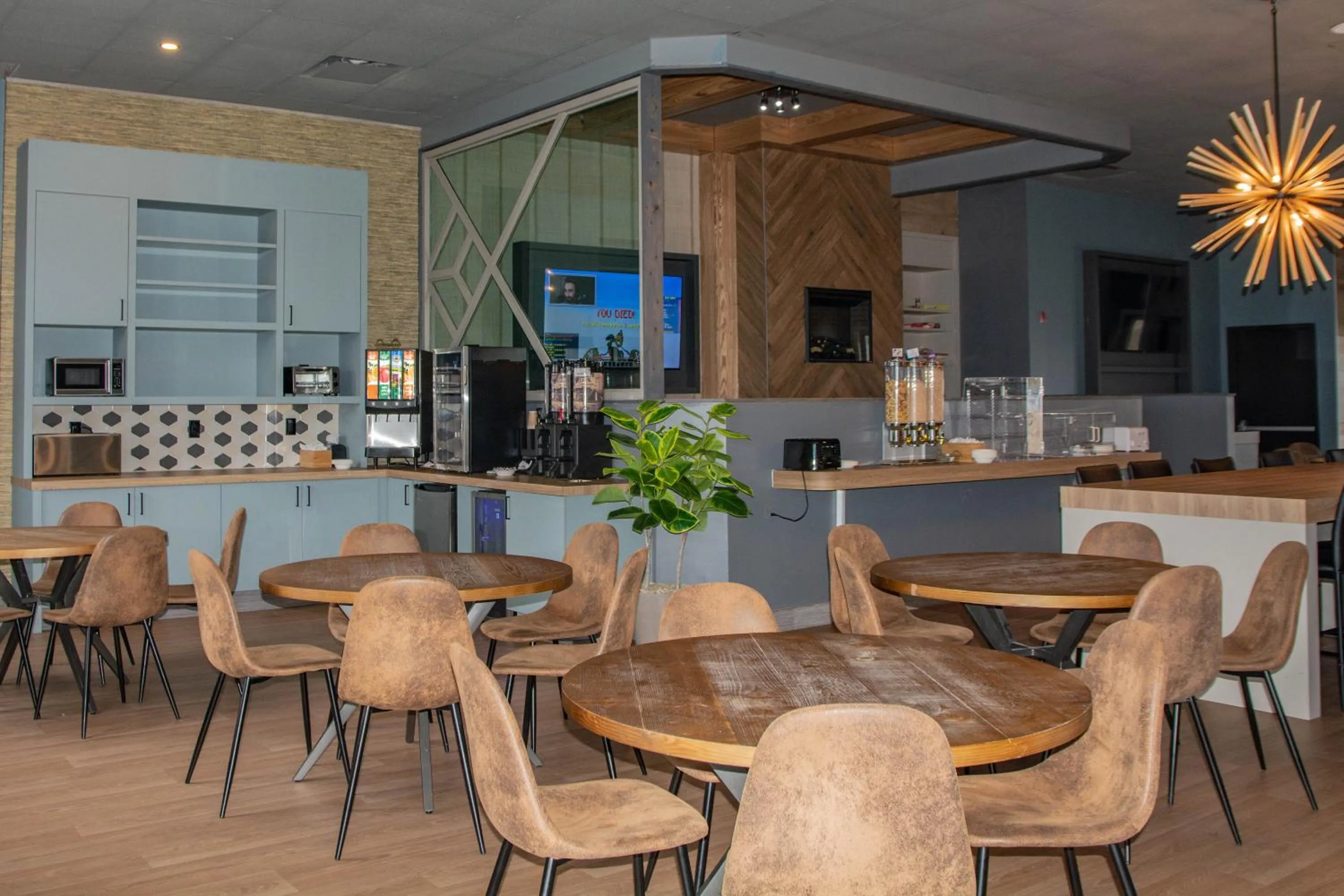 Lunch in Travelodge by Wyndham Roberval