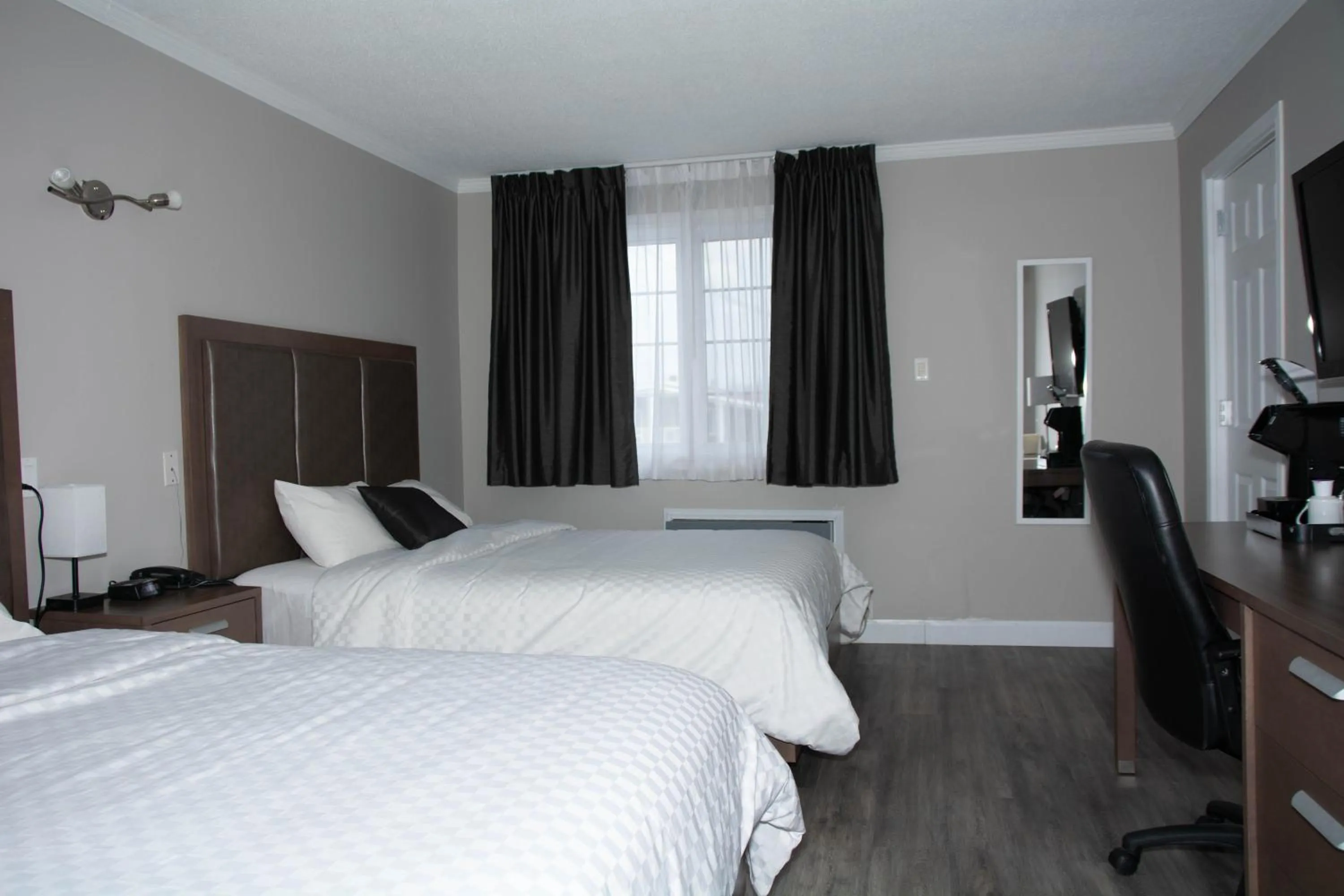 Bedroom, Bed in Travelodge by Wyndham Roberval