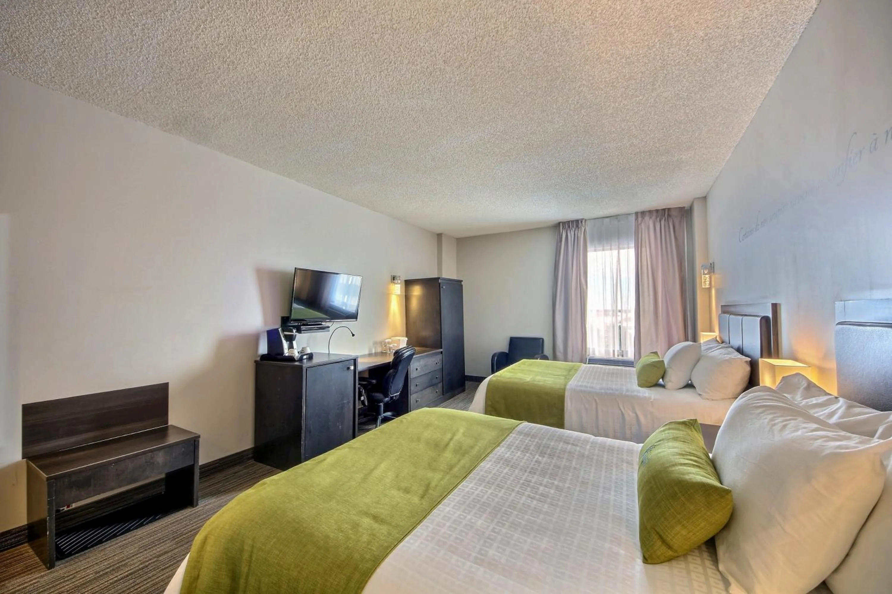 Bed in Hôtel du Jardin