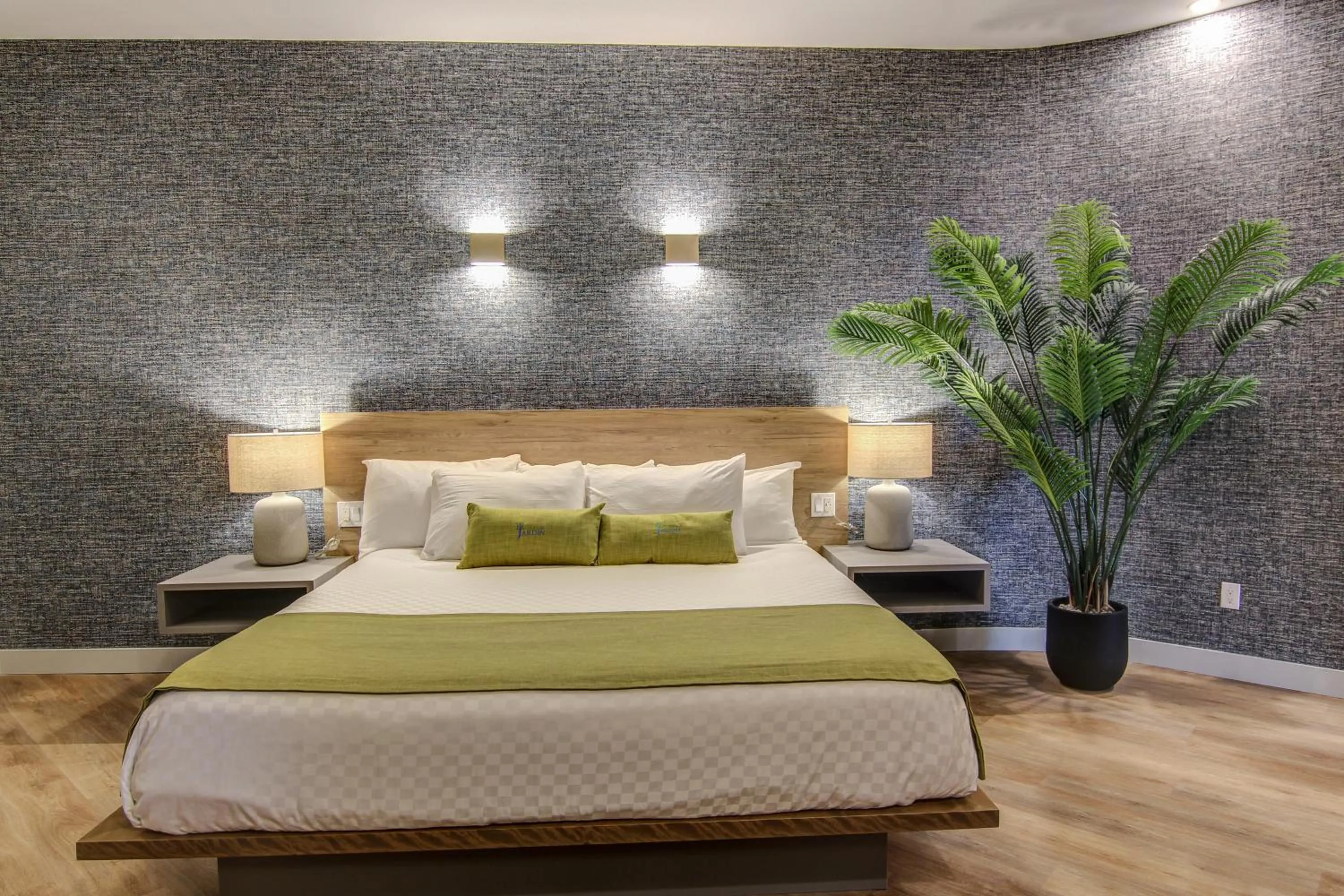 Bed in Hôtel du Jardin